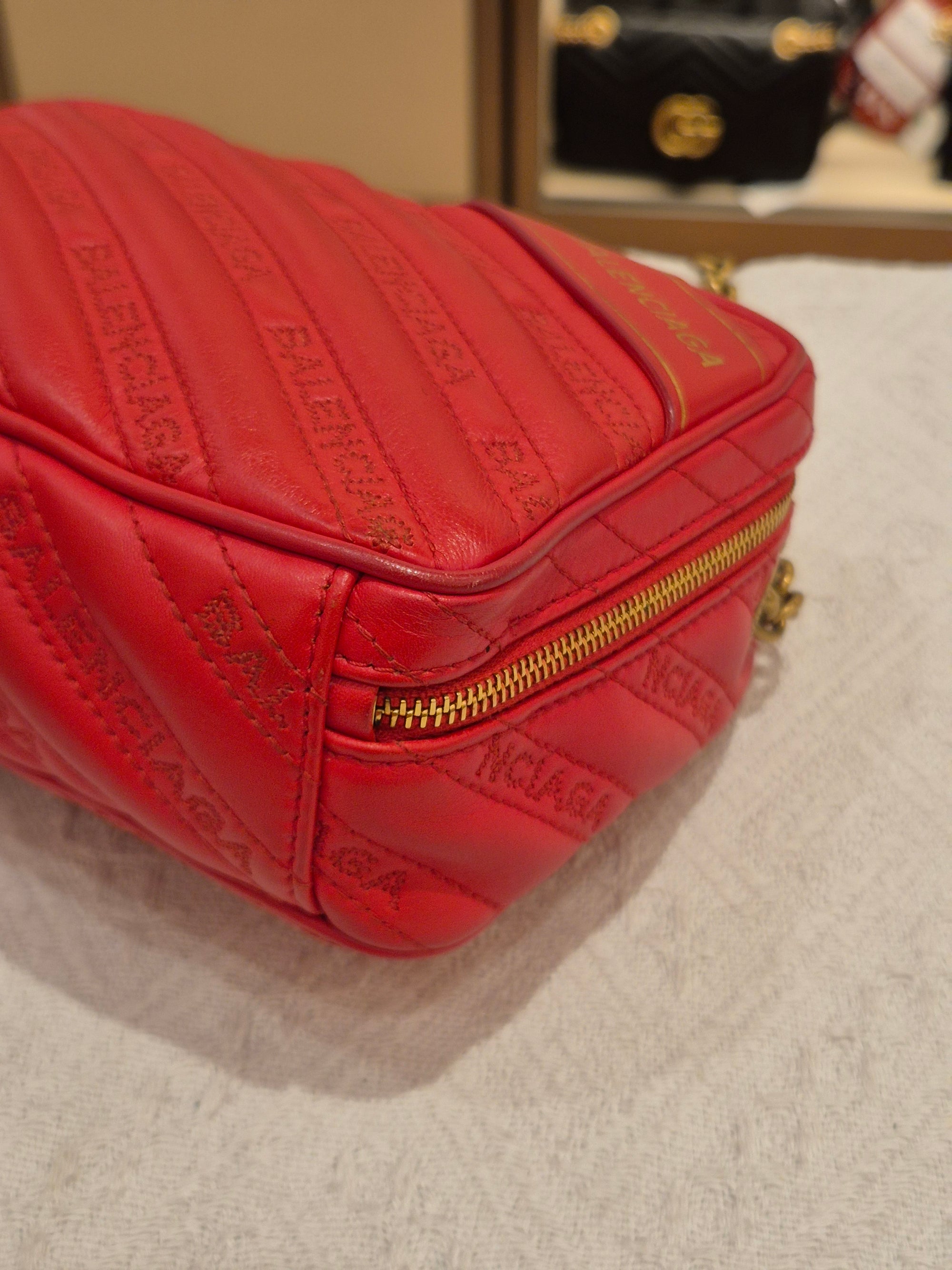 Balenciaga Blanket Reporter red