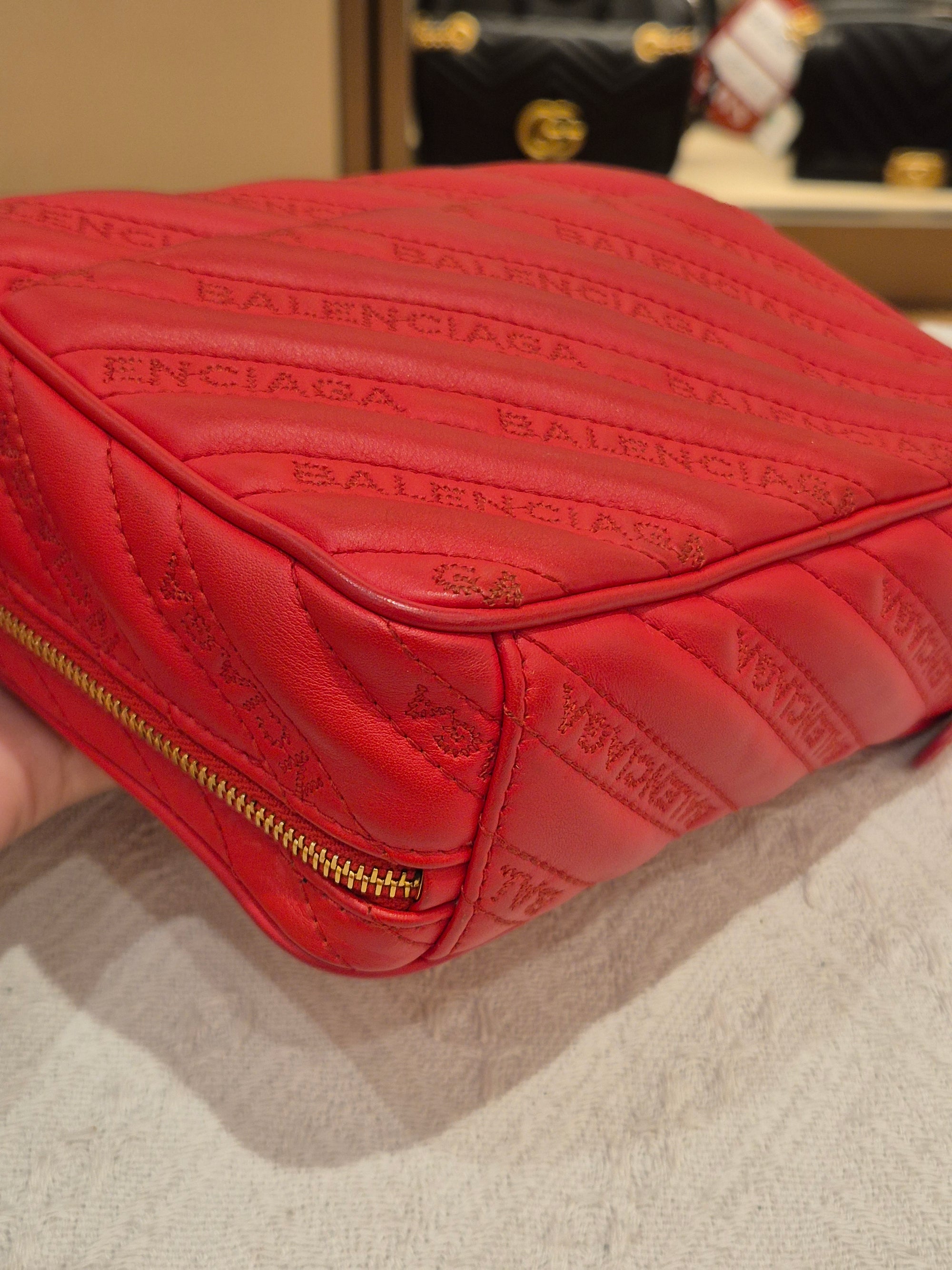 Balenciaga Blanket Reporter red