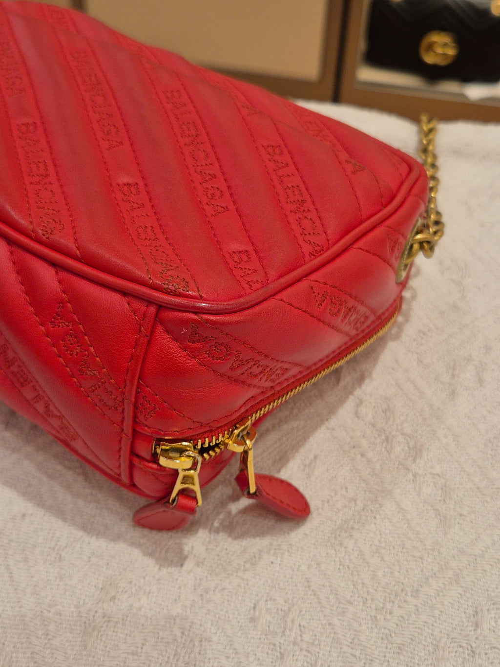 Balenciaga Blanket Reporter red