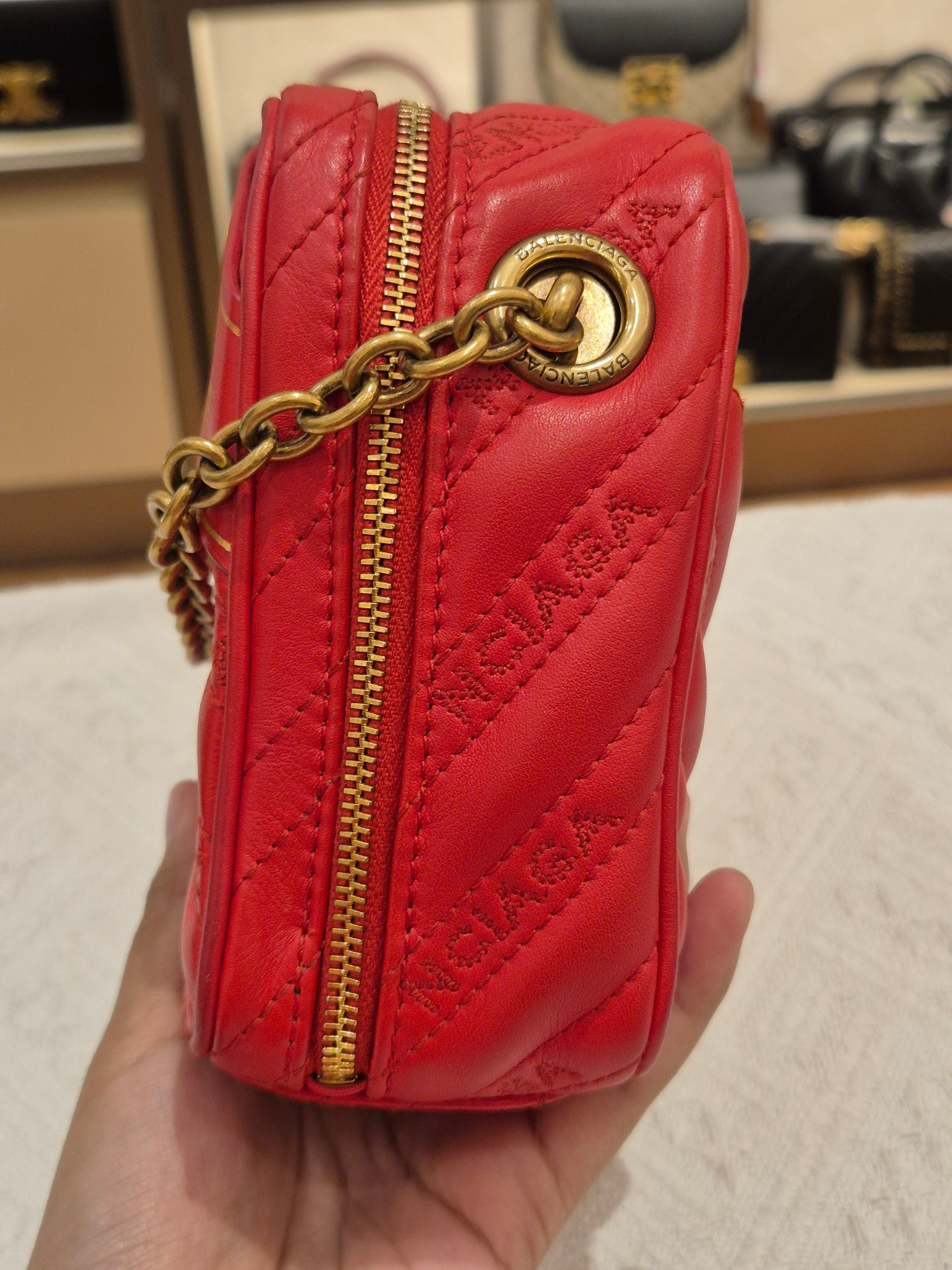 Balenciaga Blanket Reporter red