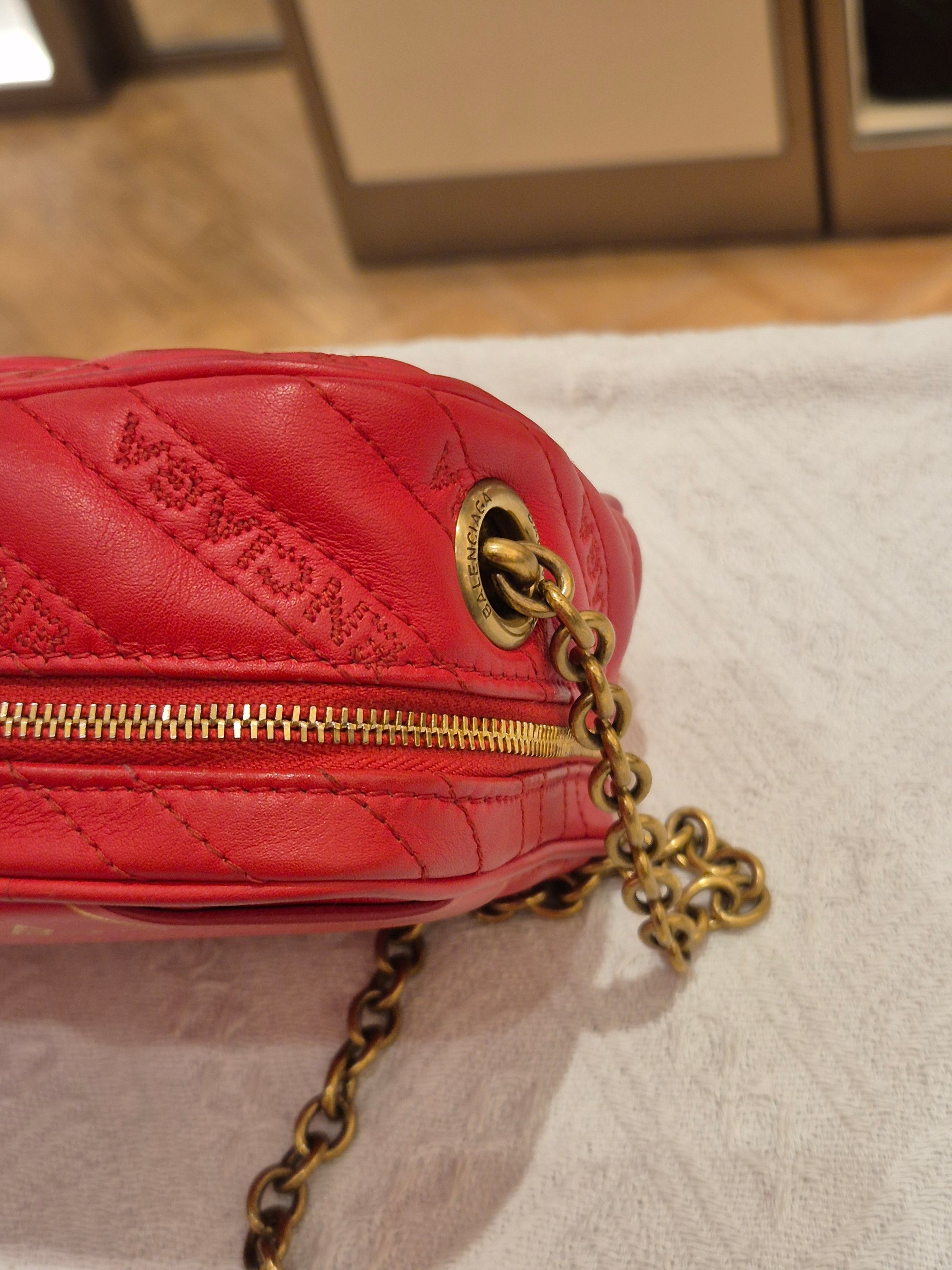 Balenciaga Blanket Reporter red