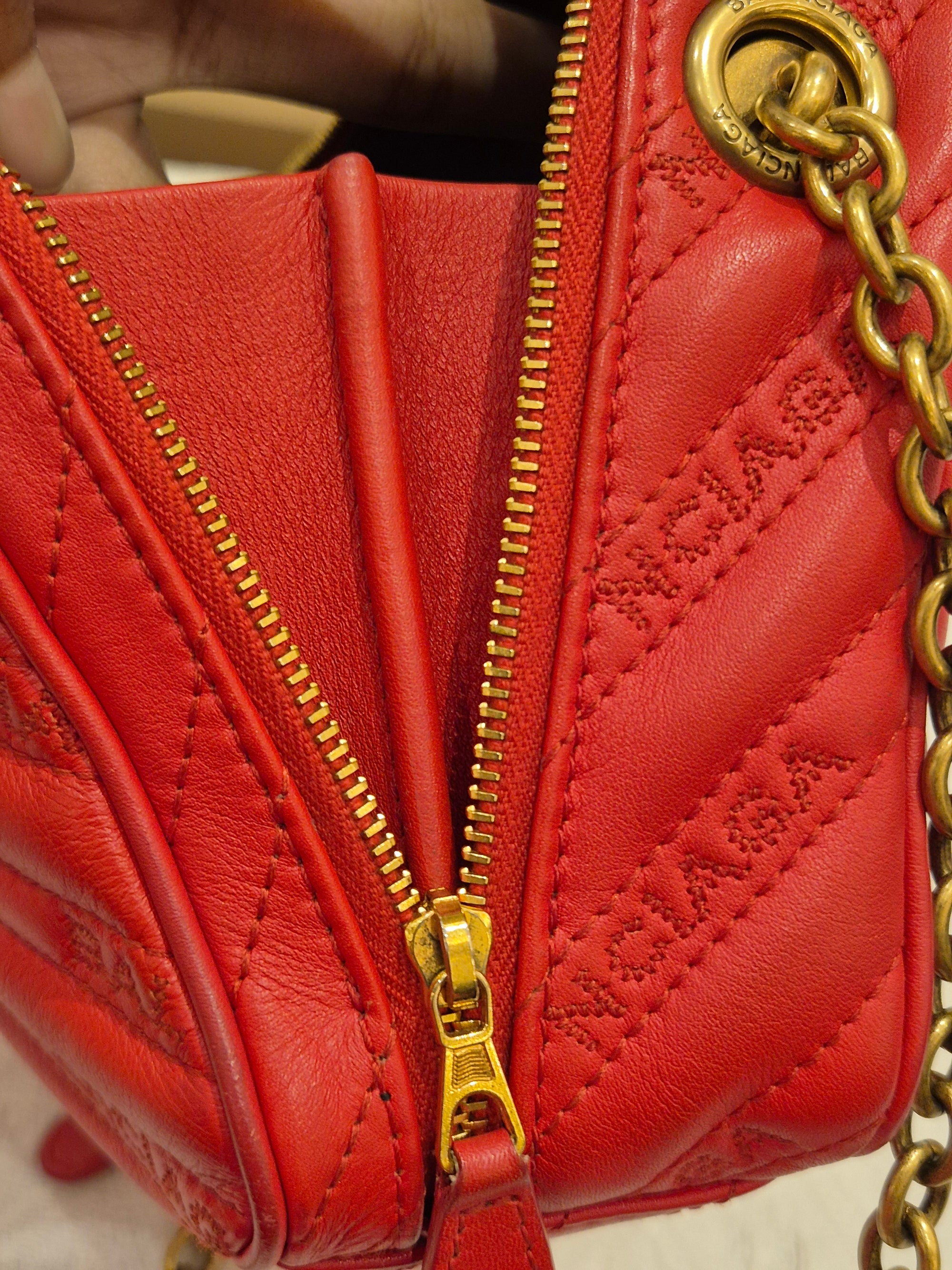 Balenciaga Blanket Reporter red