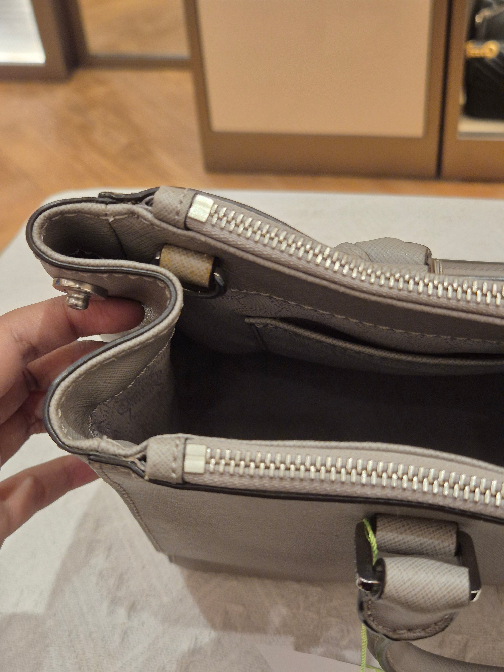 Michael Kors Sutton Medium