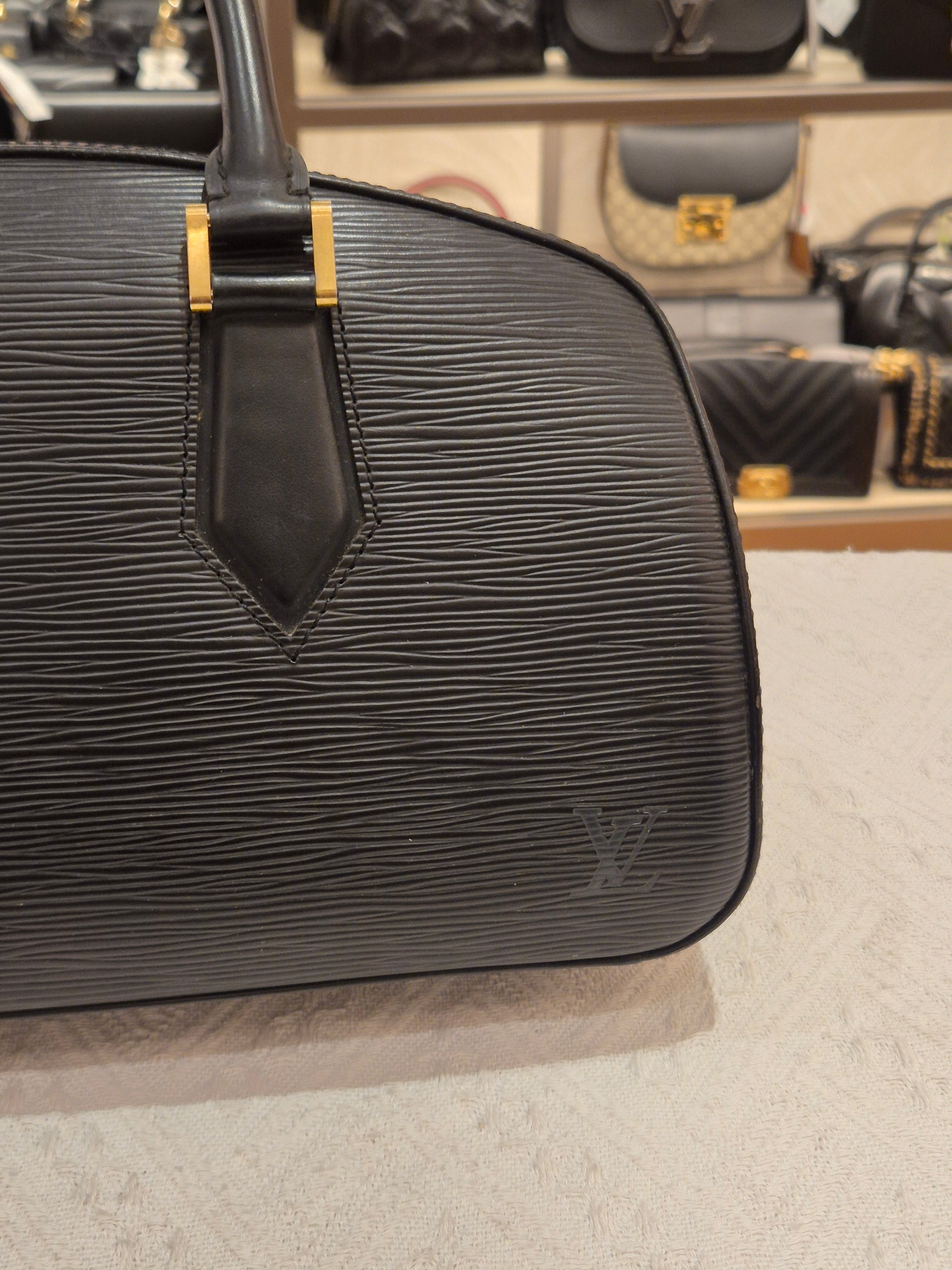 Louis Vuitton Jasmine epi black