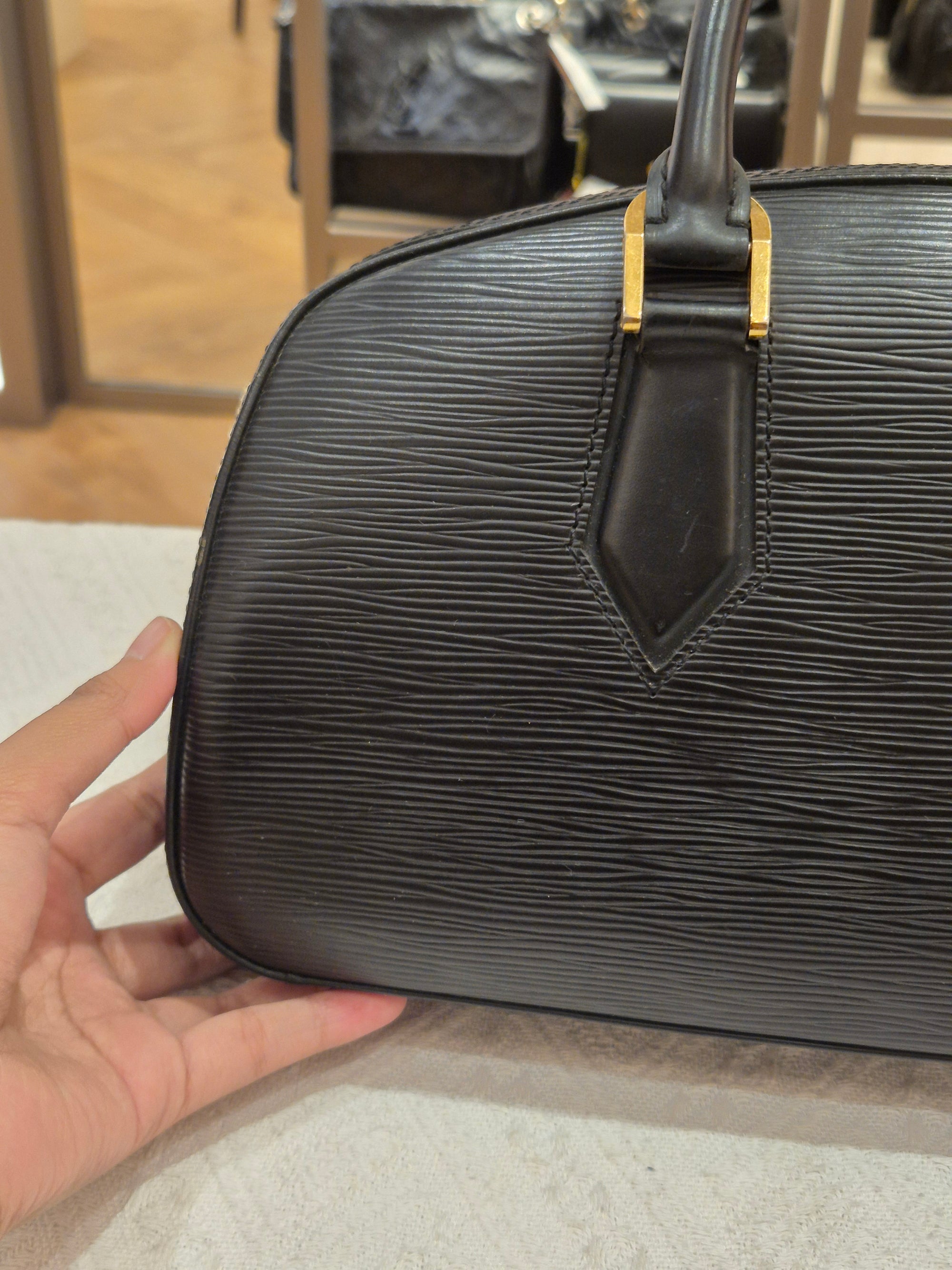 Louis Vuitton Jasmine epi black