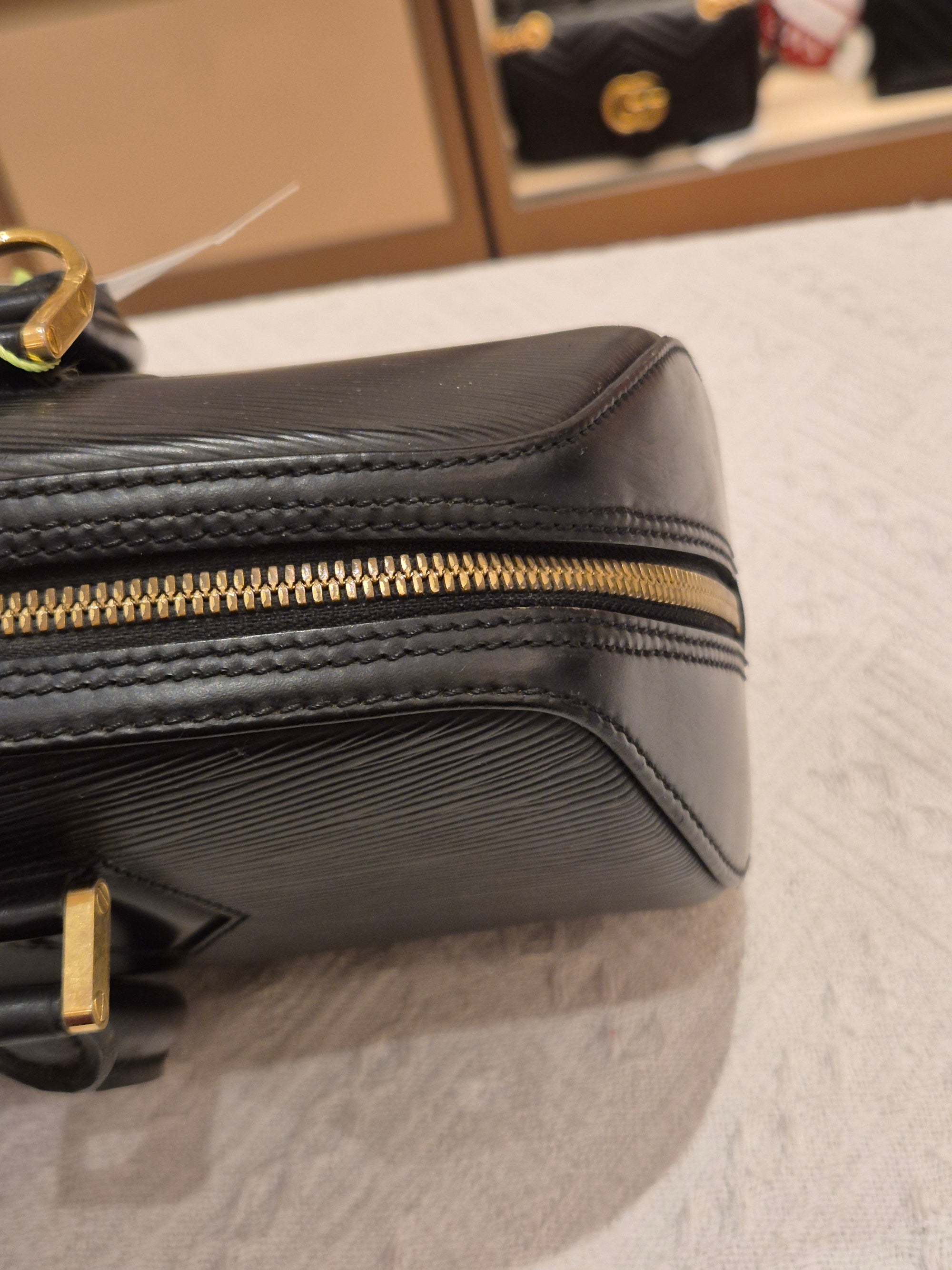 Louis Vuitton Jasmine epi black