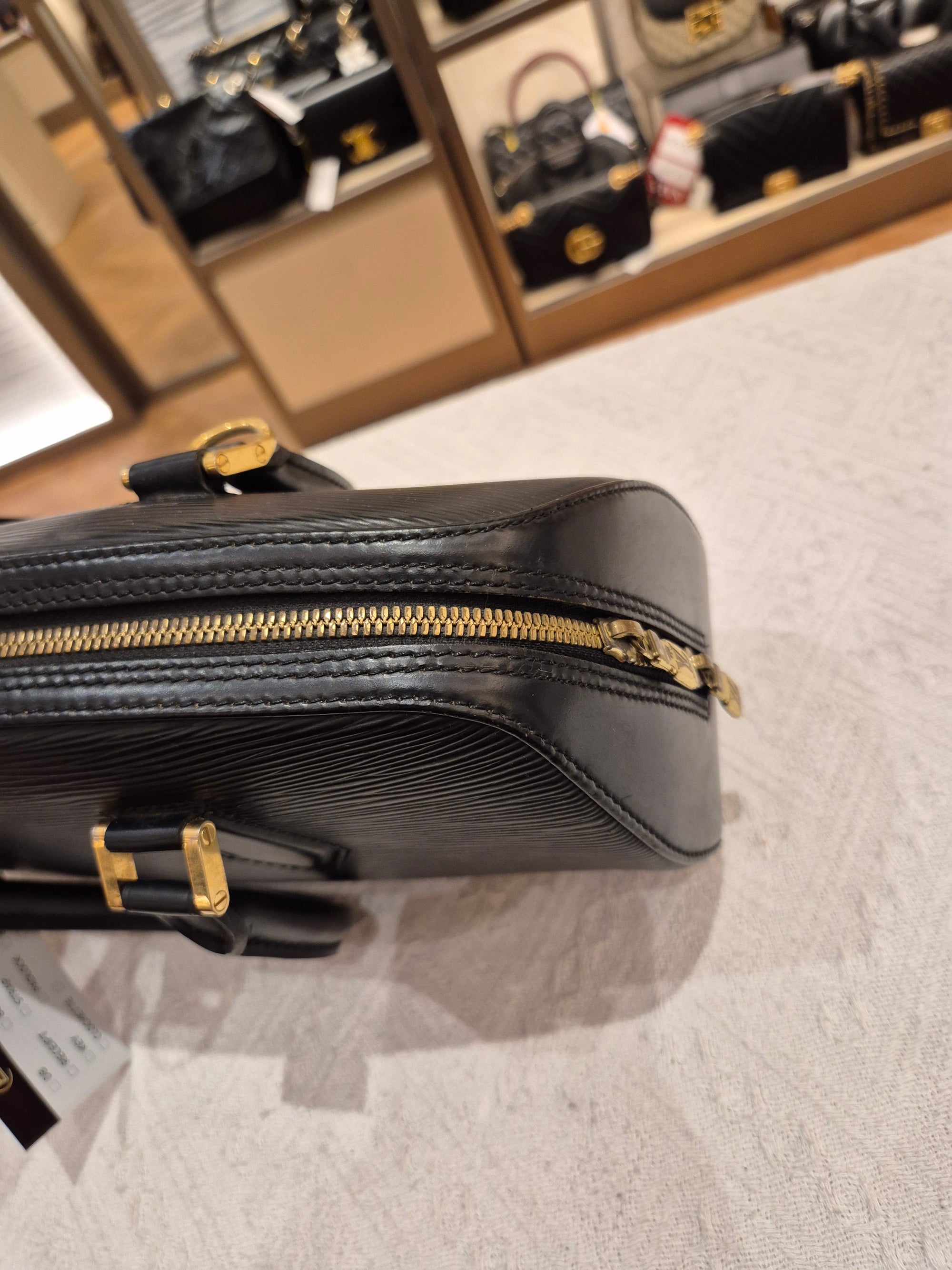 Louis Vuitton Jasmine epi black