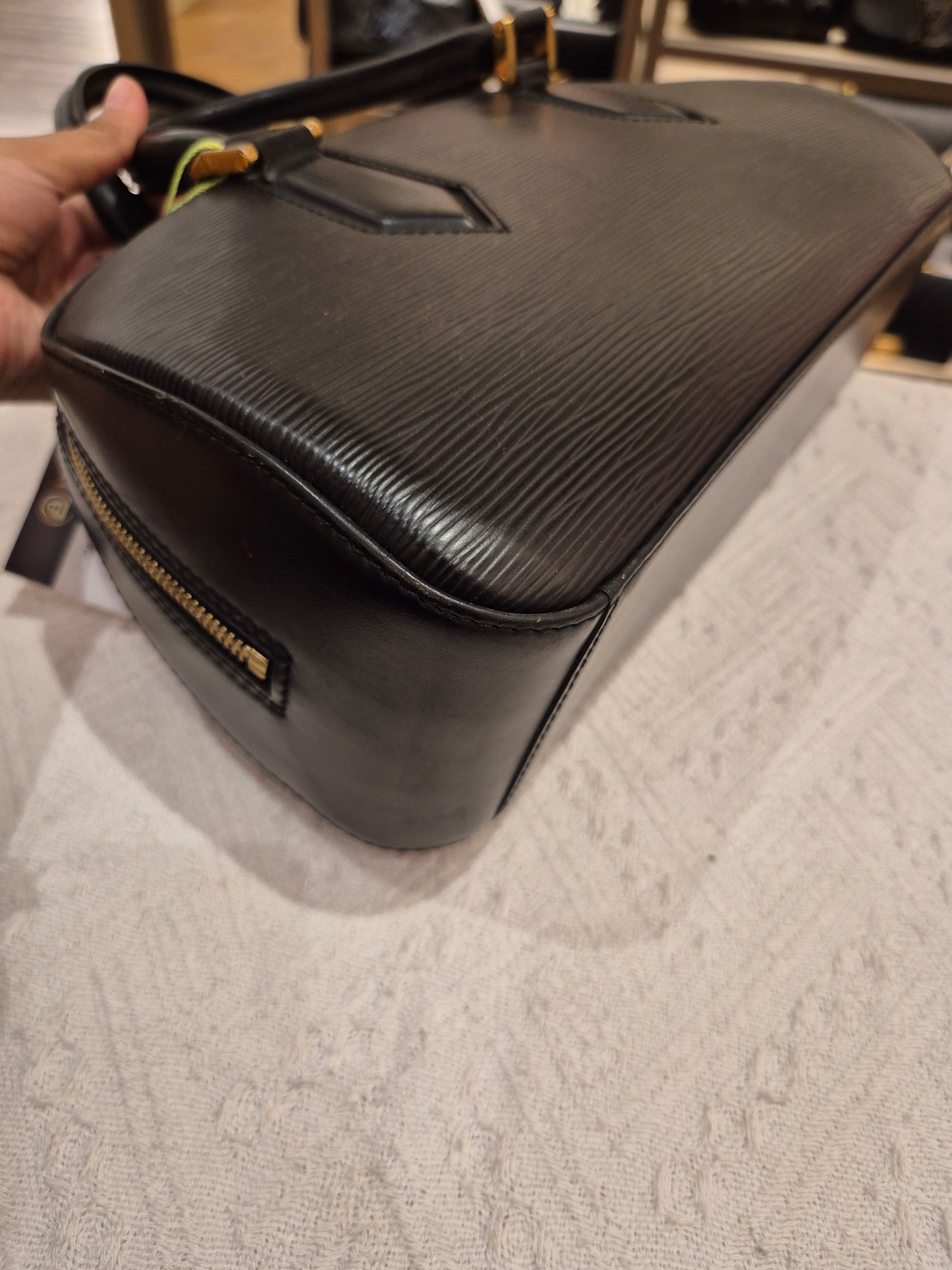 Louis Vuitton Jasmine epi black