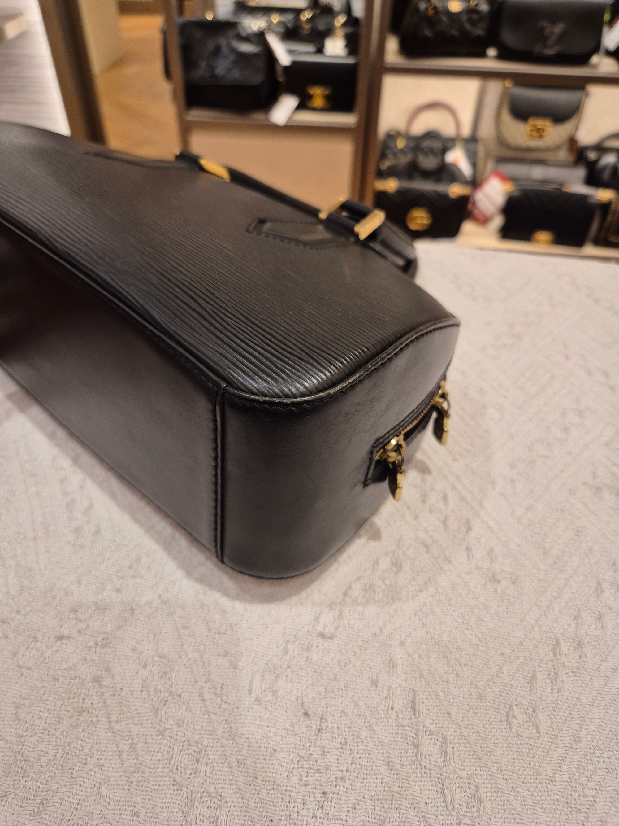 Louis Vuitton Jasmine epi black