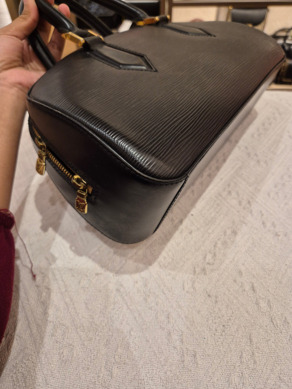 Louis Vuitton Jasmine epi black