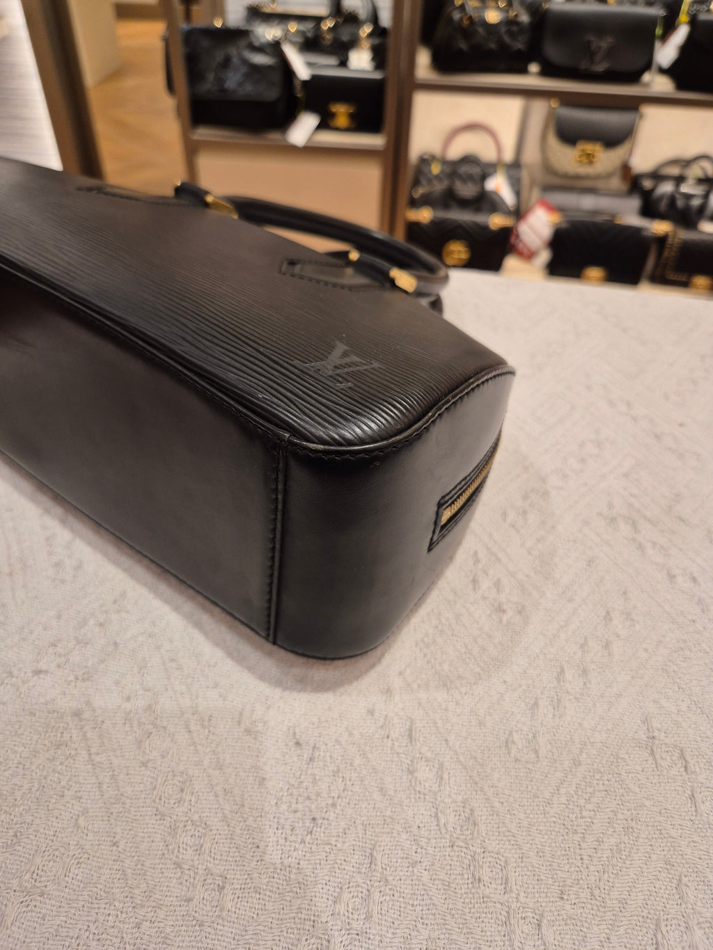 Louis Vuitton Jasmine epi black