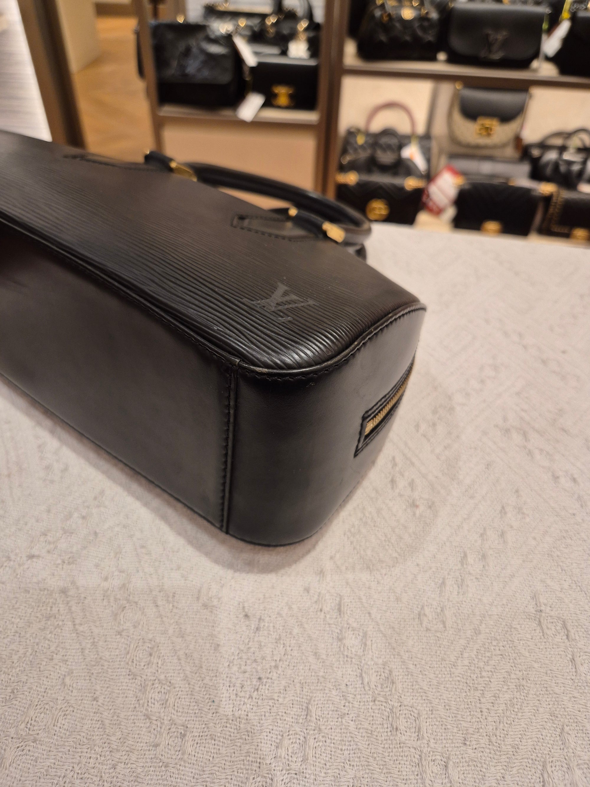 Louis Vuitton Jasmine epi black