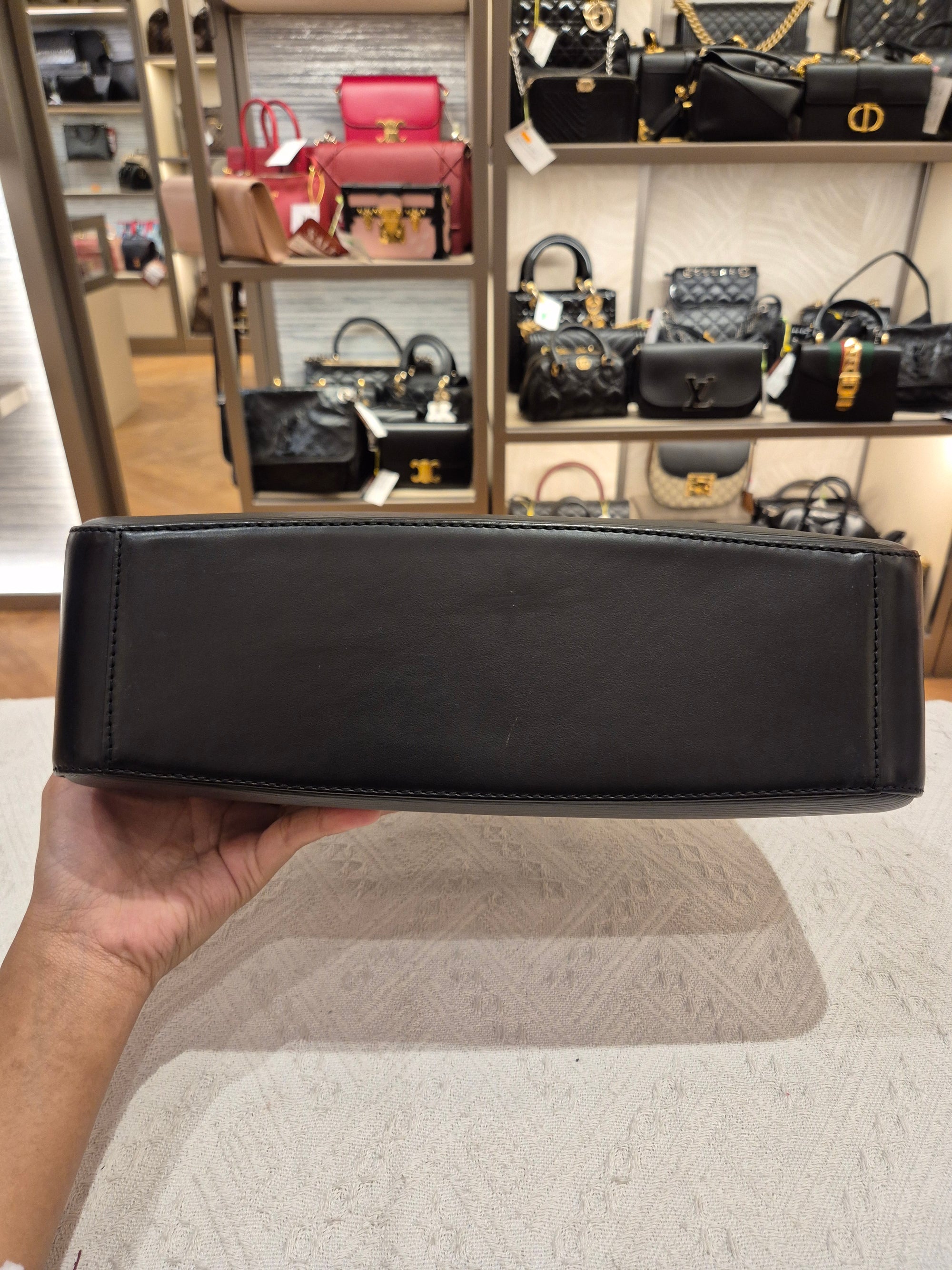 Louis Vuitton Jasmine epi black