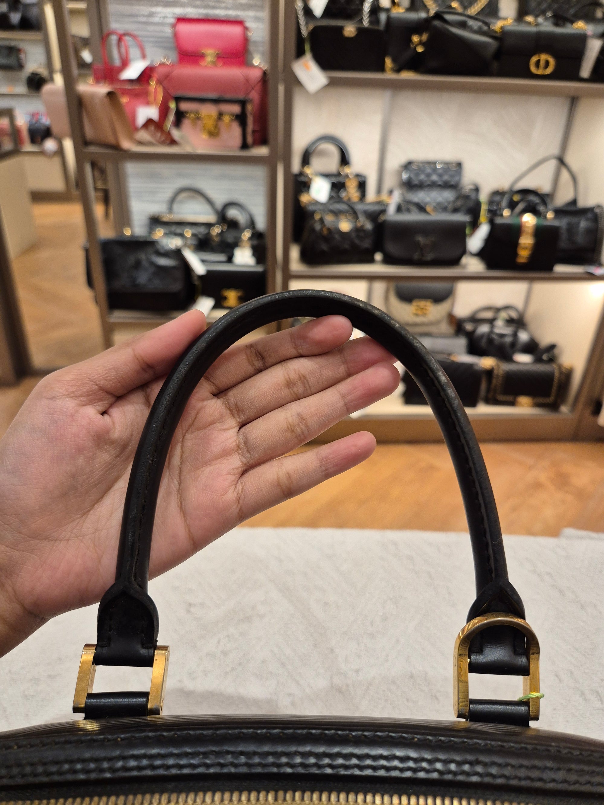 Louis Vuitton Jasmine epi black