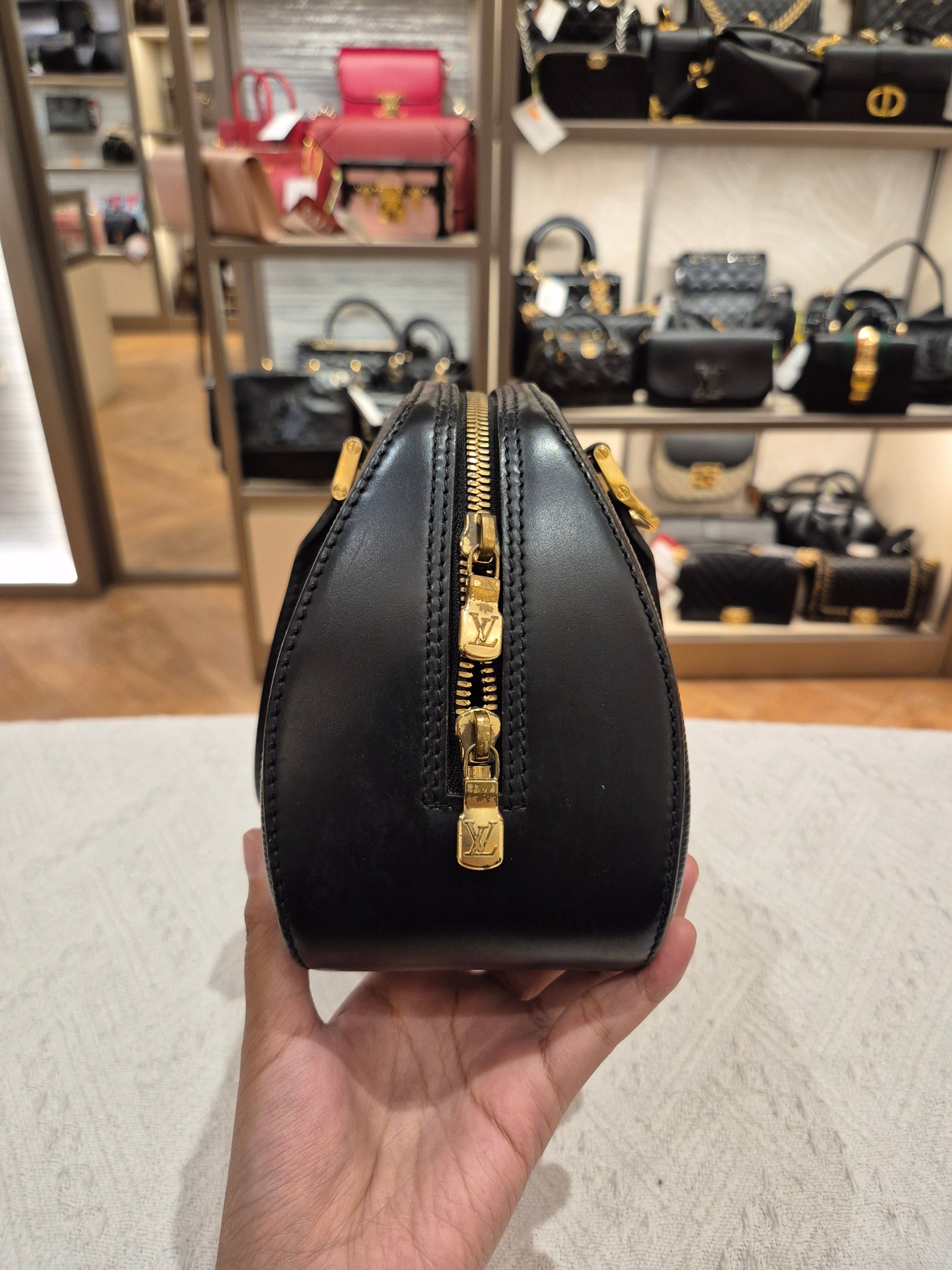 Louis Vuitton Jasmine epi black