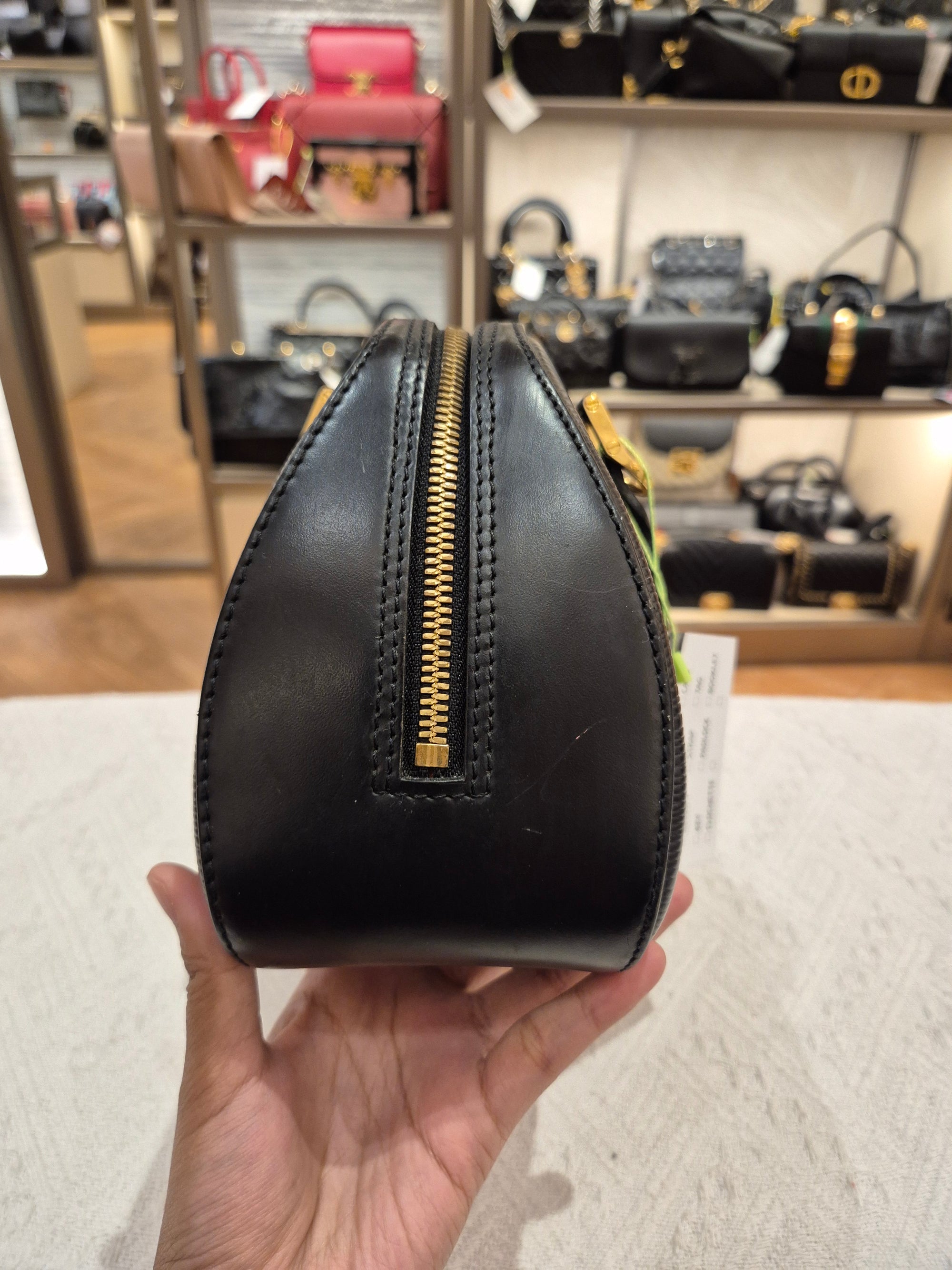 Louis Vuitton Jasmine epi black