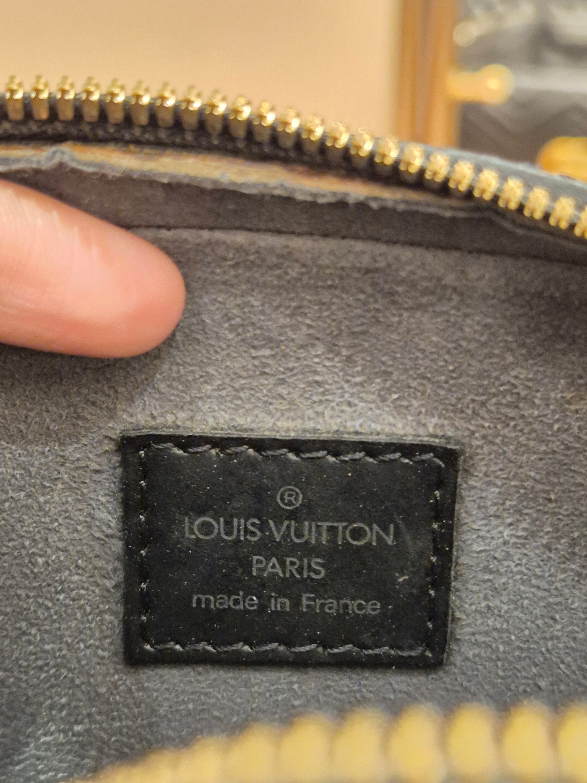 Louis Vuitton Jasmine epi black
