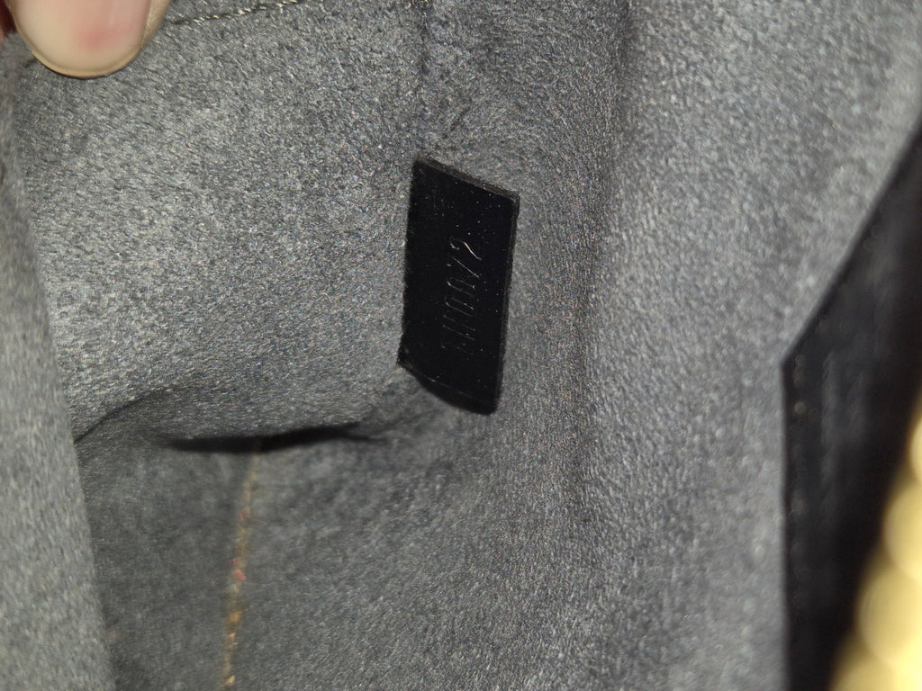 Louis Vuitton Jasmine epi black