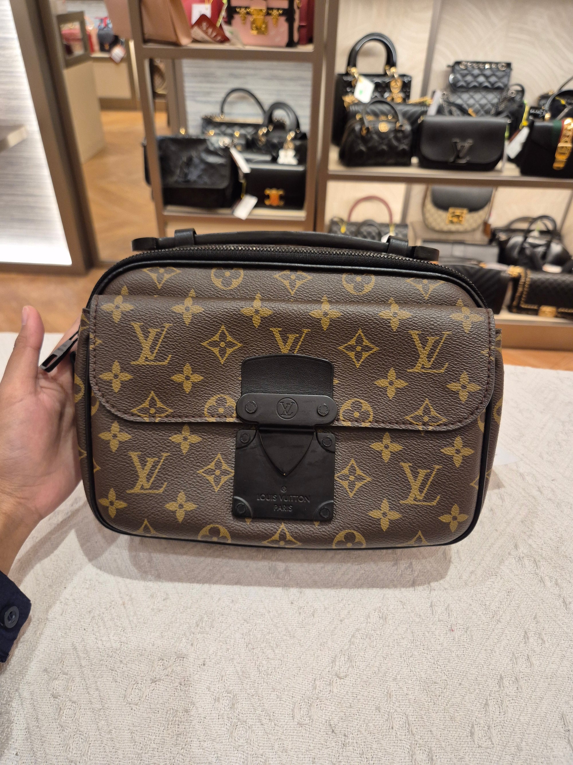 Louis Vuitton Slock Mess Monogram Black