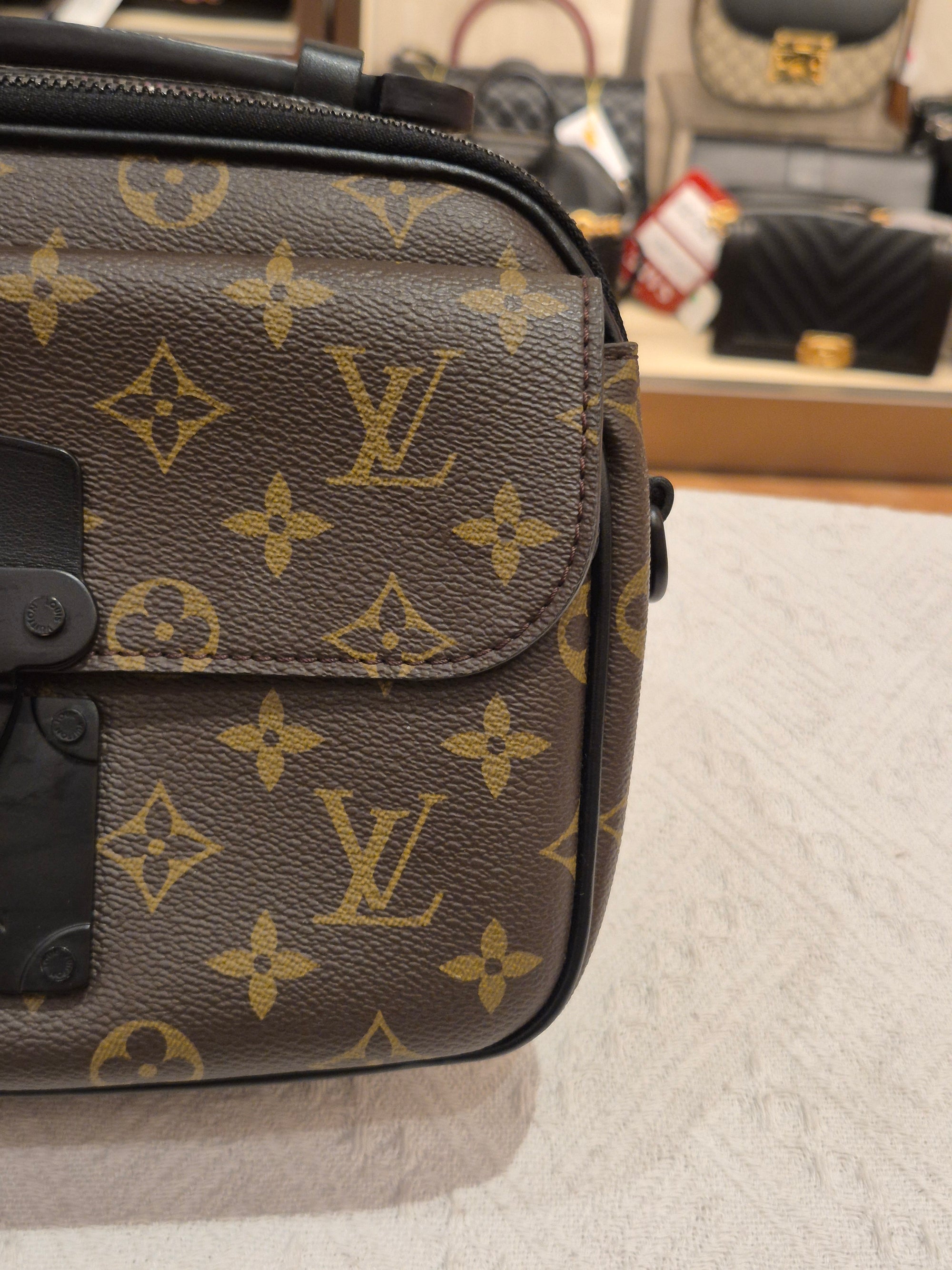 Louis Vuitton Slock Mess Monogram Black