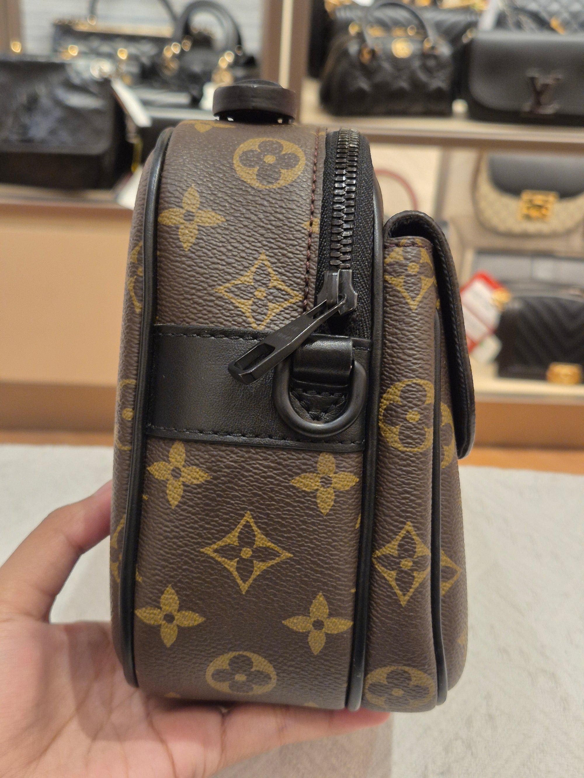 Louis Vuitton Slock Mess Monogram Black
