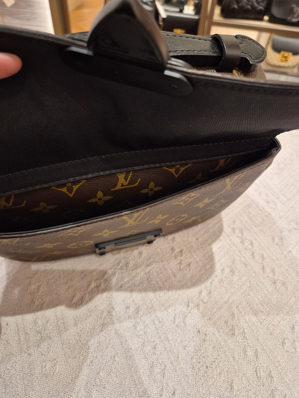 Louis Vuitton Slock Mess Monogram Black