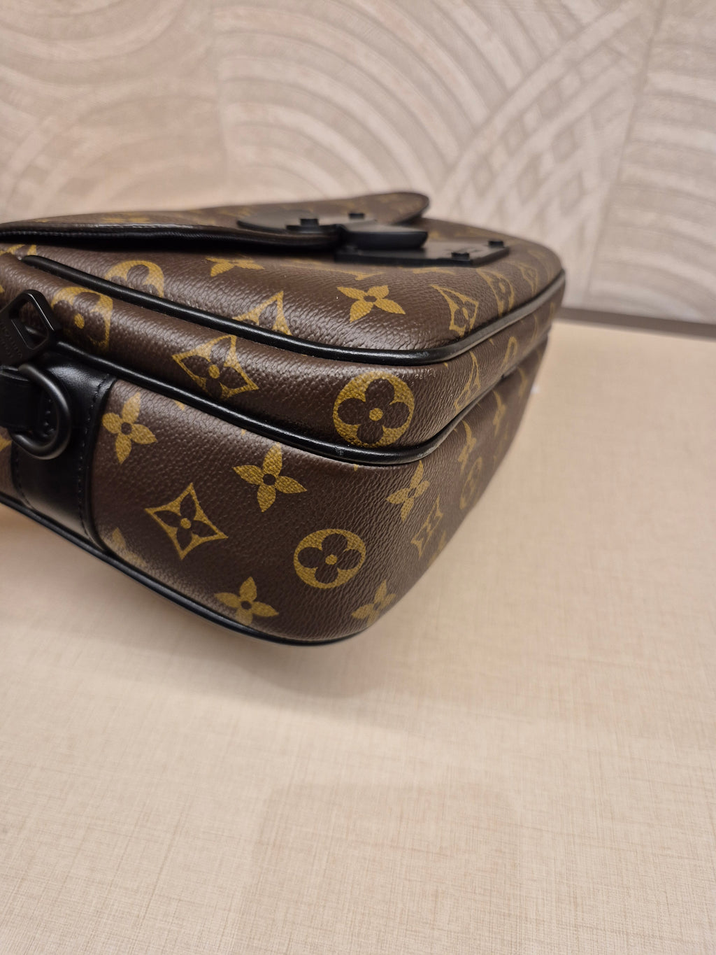 Louis Vuitton Slock Mess Monogram Black