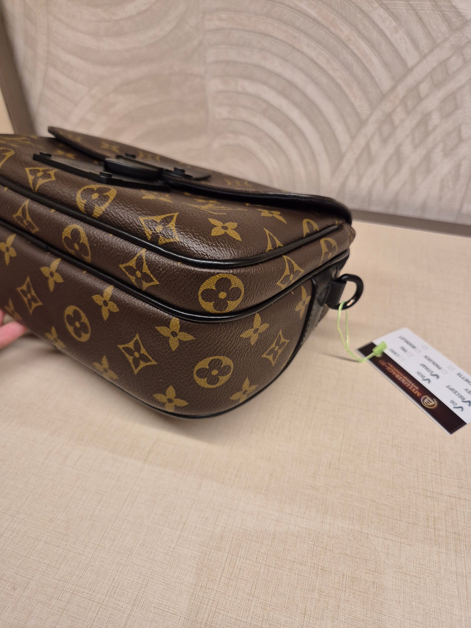 Louis Vuitton Slock Mess Monogram Black
