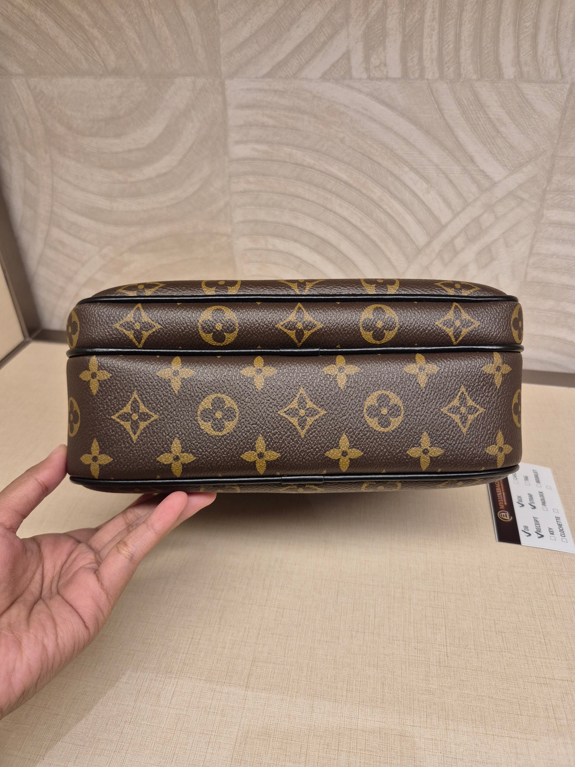 Louis Vuitton Slock Mess Monogram Black