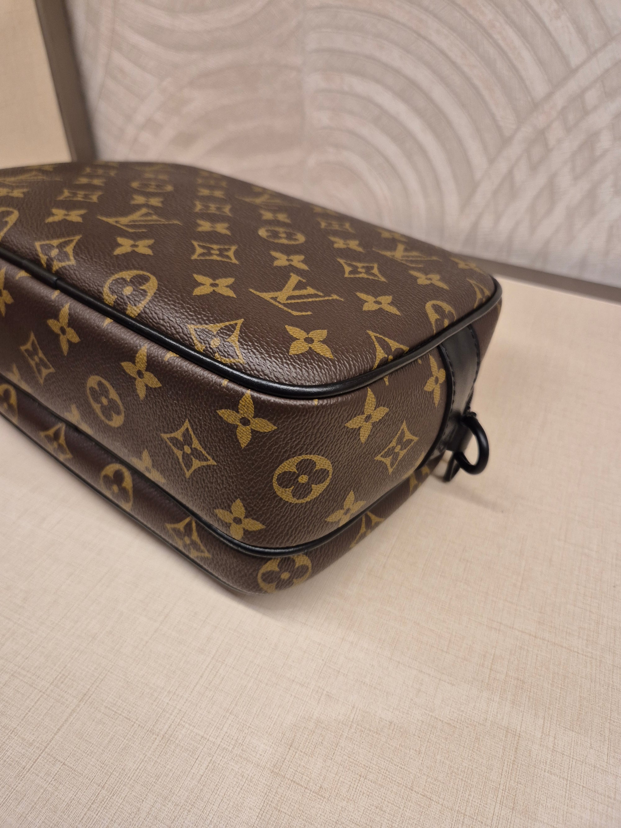Louis Vuitton Slock Mess Monogram Black