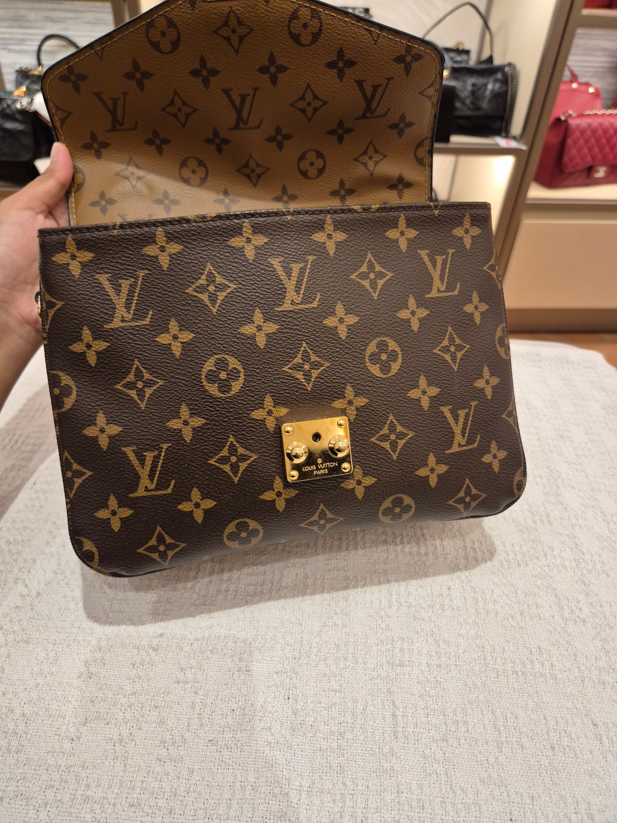 Louis Vuitton Metis Monogram Reverse