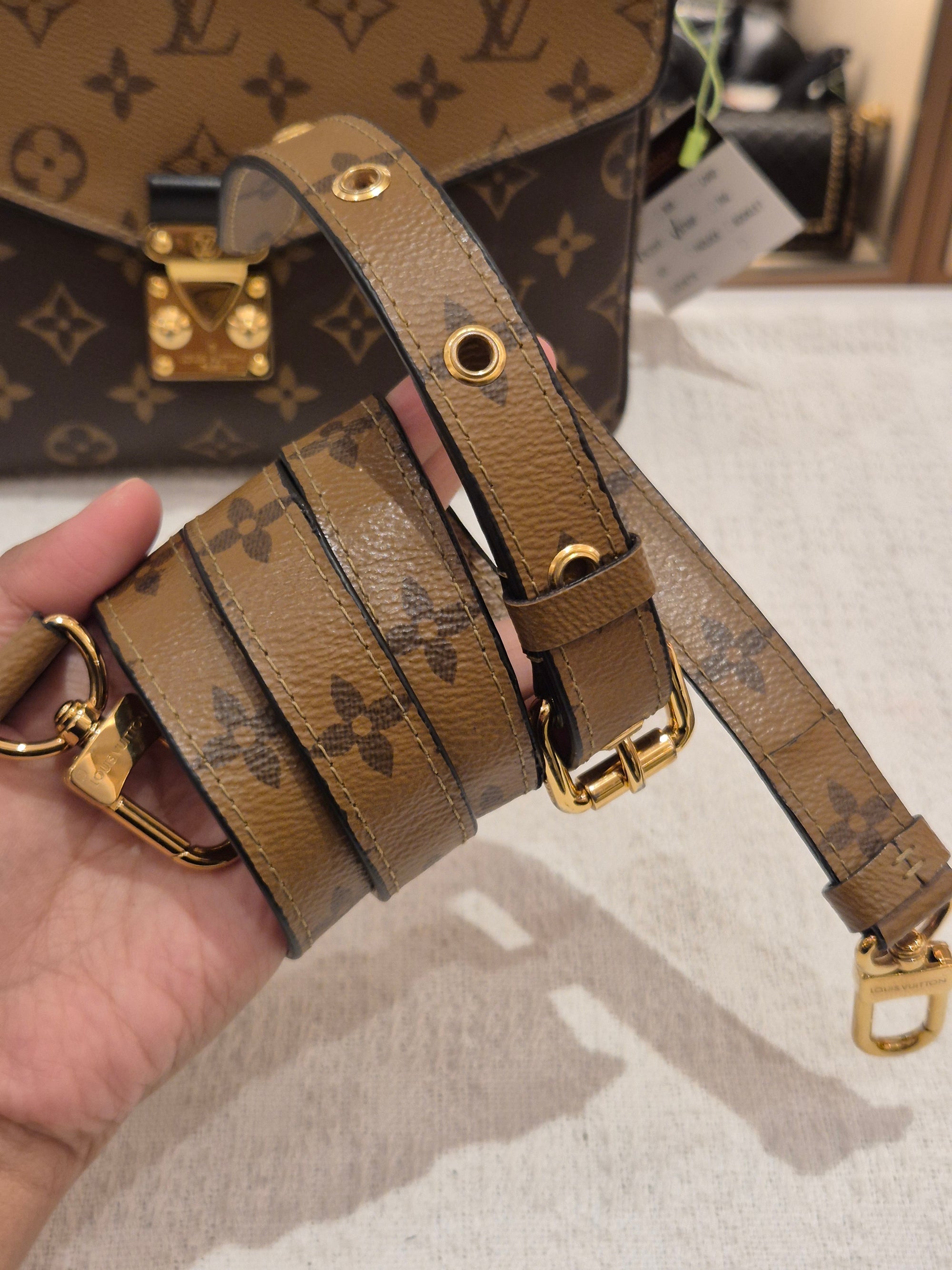 Louis Vuitton Metis Monogram Reverse