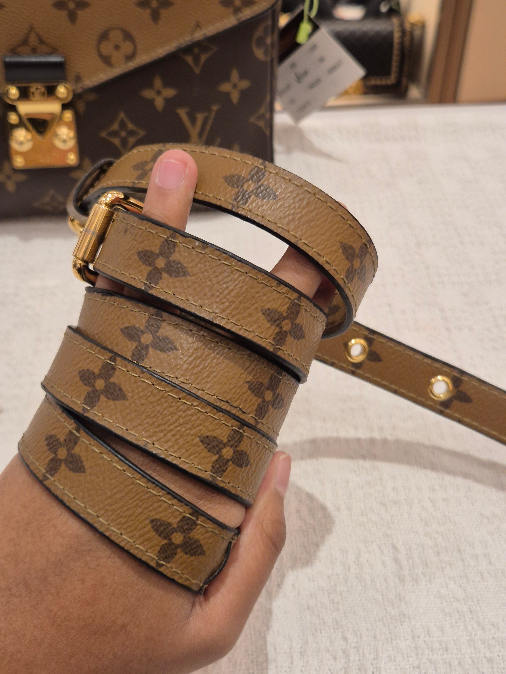 Louis Vuitton Metis Monogram Reverse