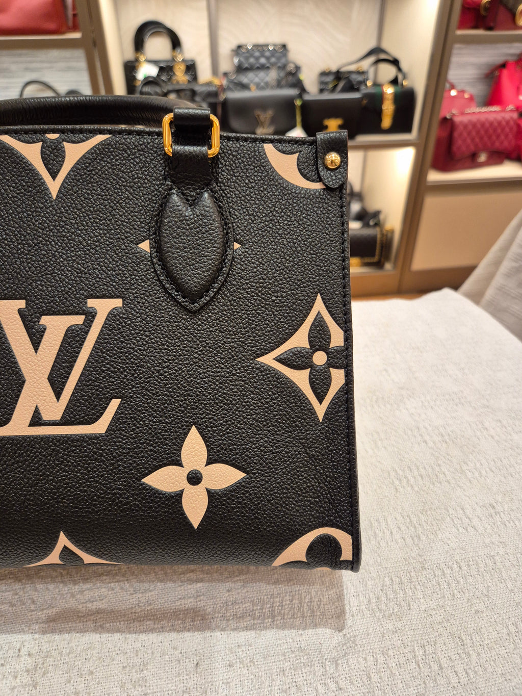 LV On The Go PM Bicolour Black Beige