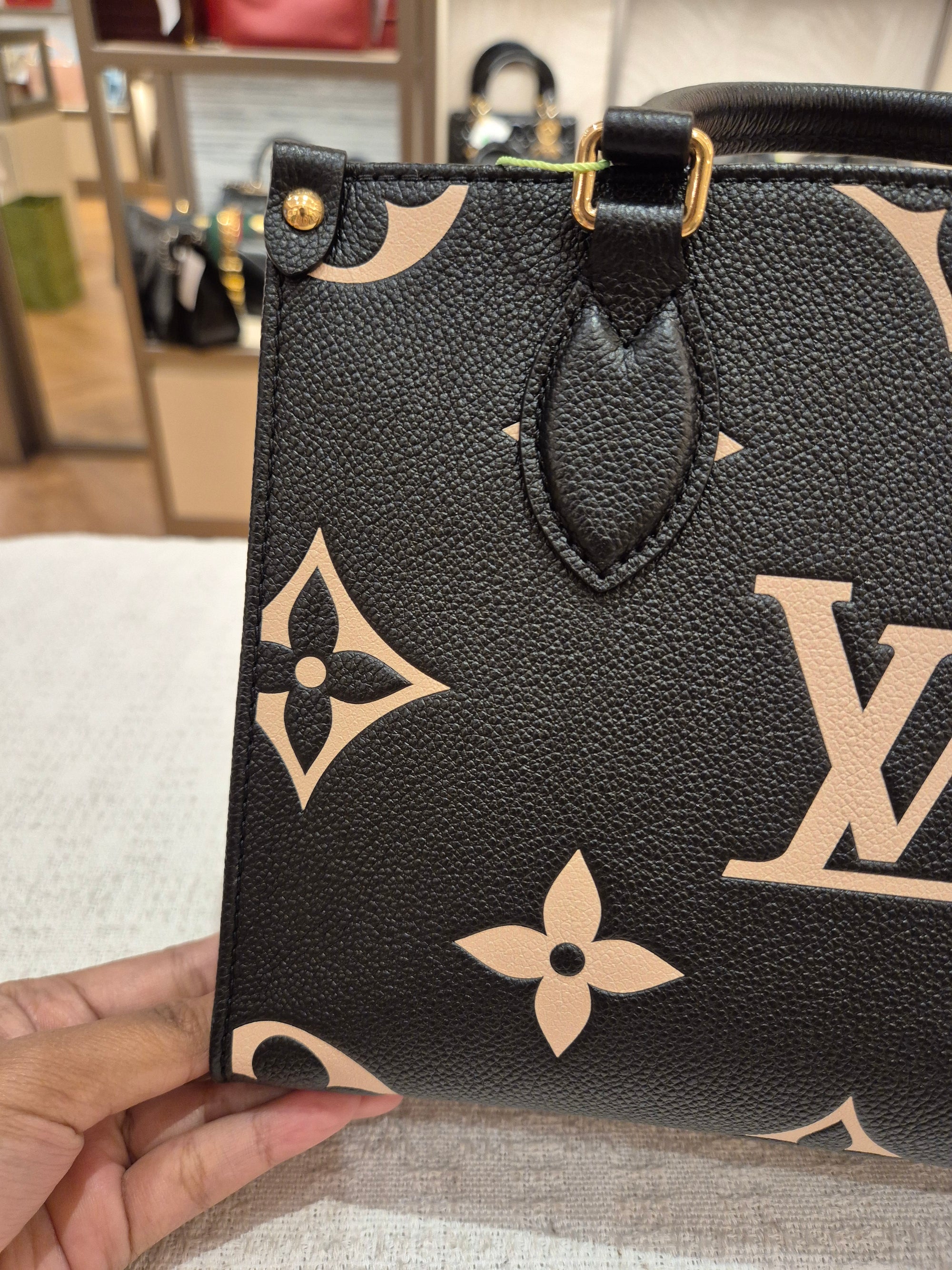 LV On The Go PM Bicolour Black Beige