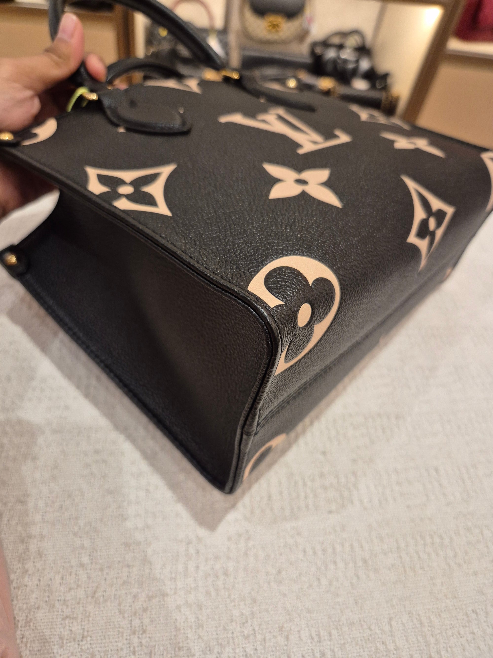 LV On The Go PM Bicolour Black Beige