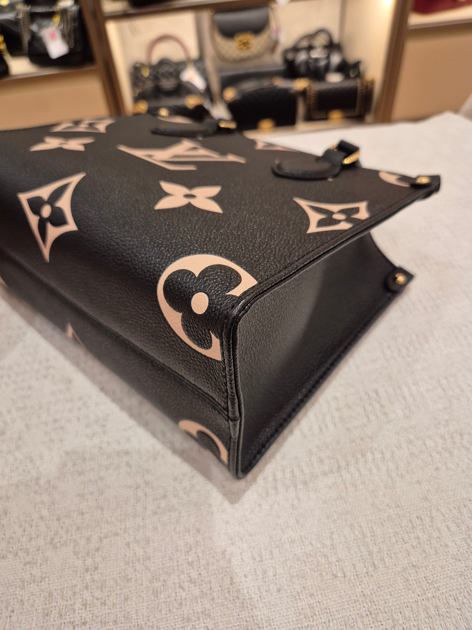 LV On The Go PM Bicolour Black Beige