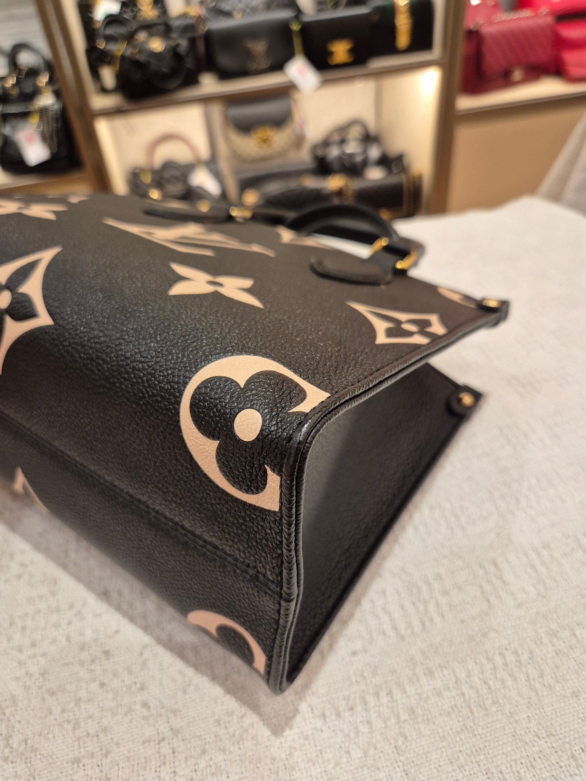 LV On The Go PM Bicolour Black Beige