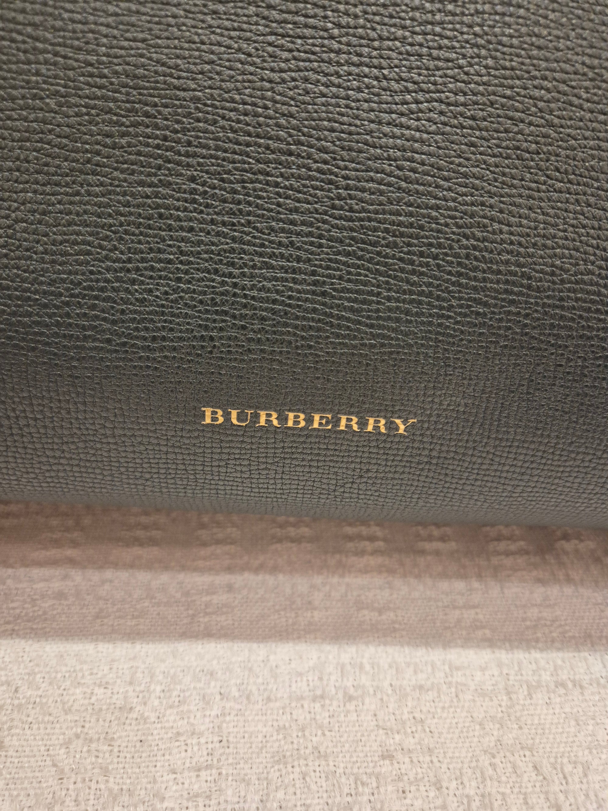 Burberry Banner Medium Green