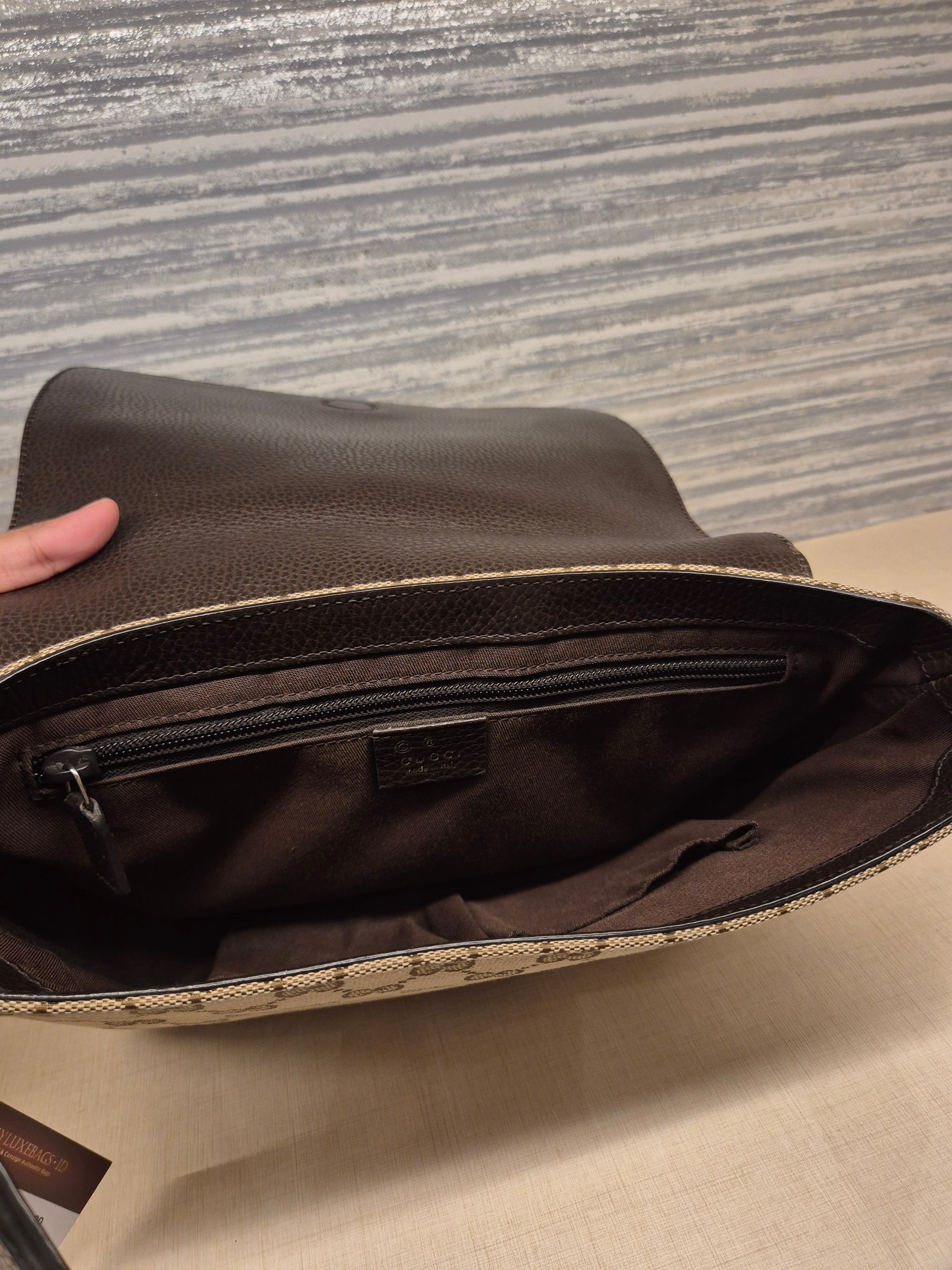 Gucci Mesenger Canvas Flap Monogram