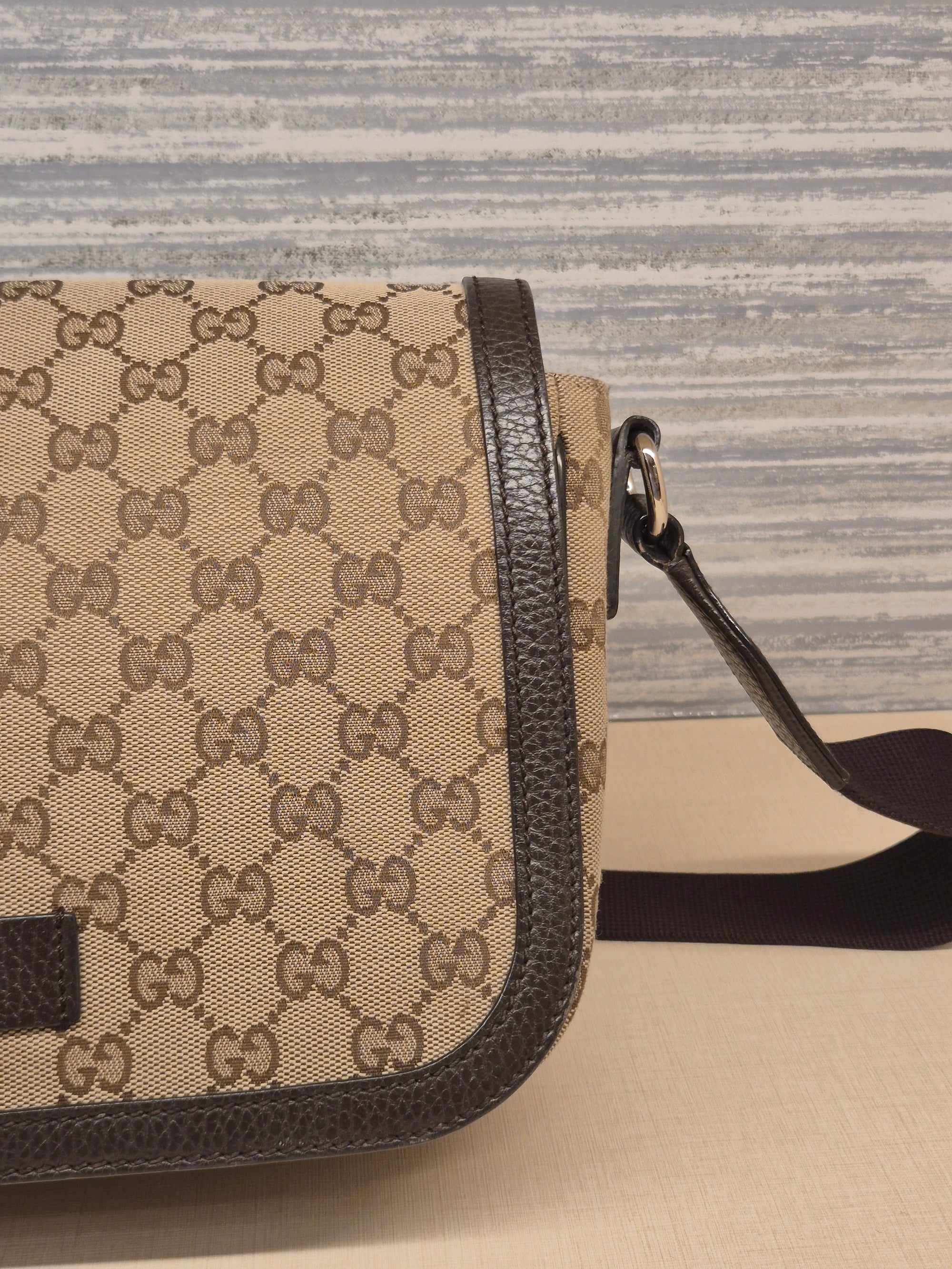 Gucci Mesenger Canvas Flap Monogram