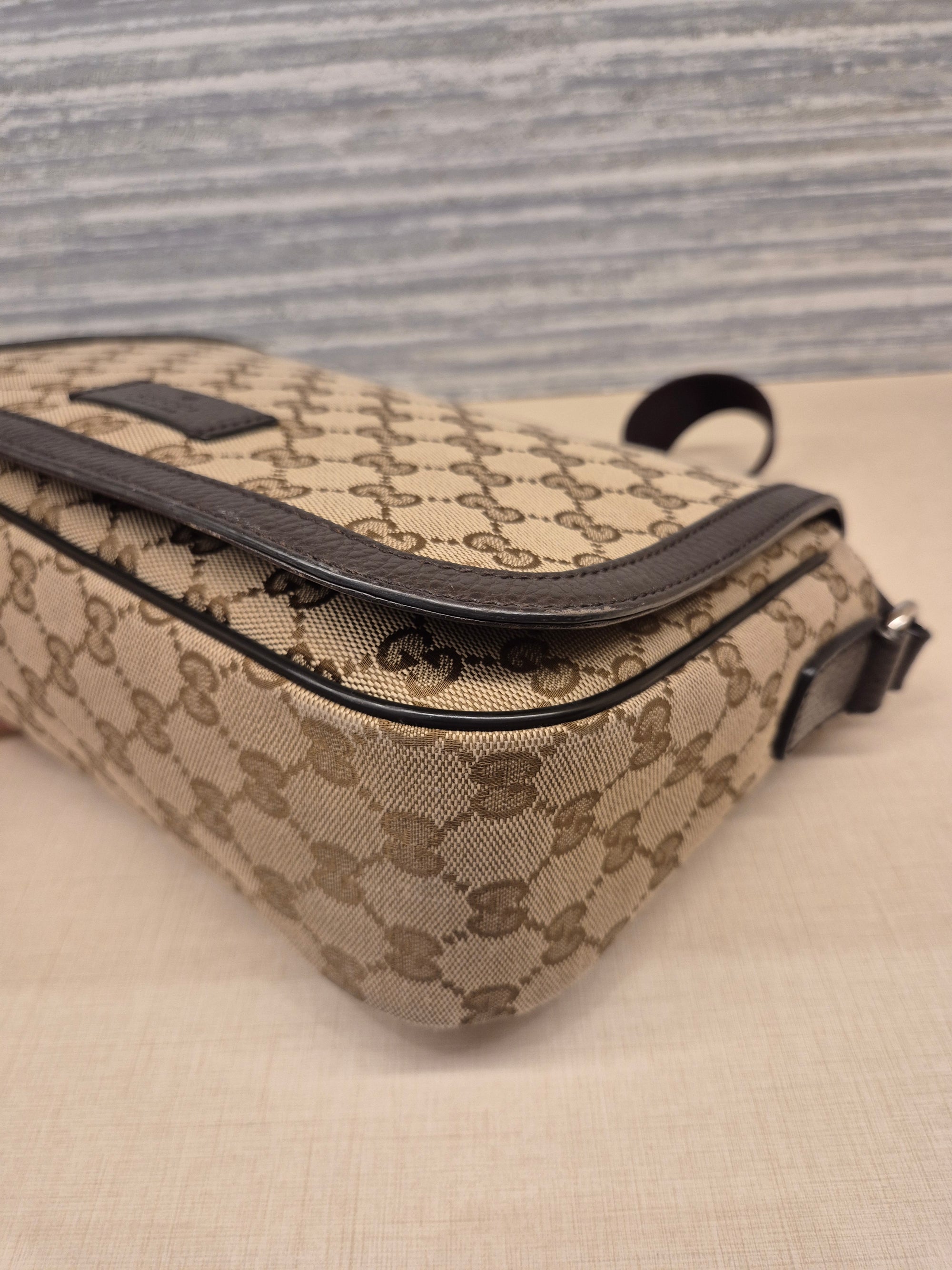 Gucci Mesenger Canvas Flap Monogram