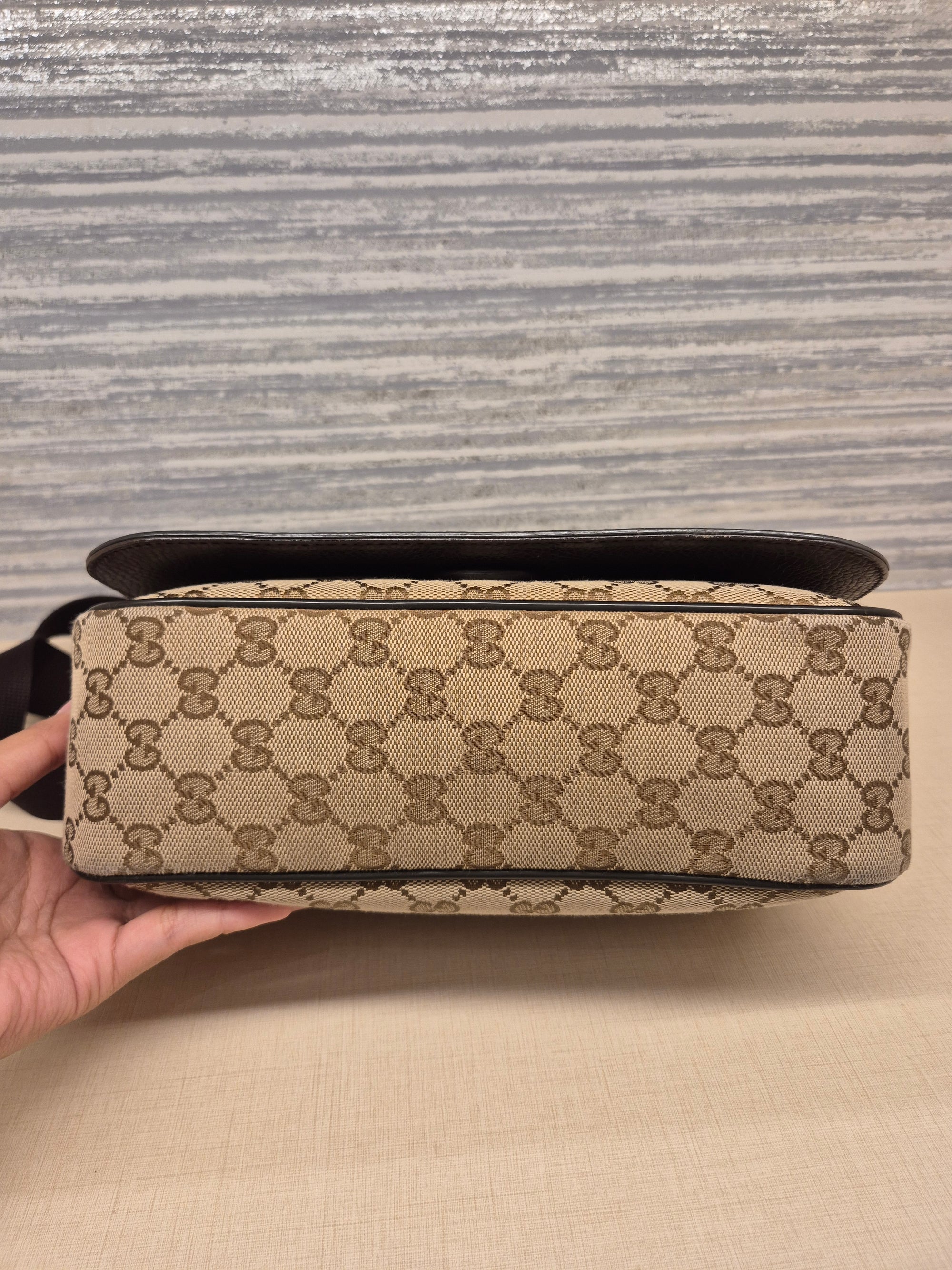Gucci Mesenger Canvas Flap Monogram