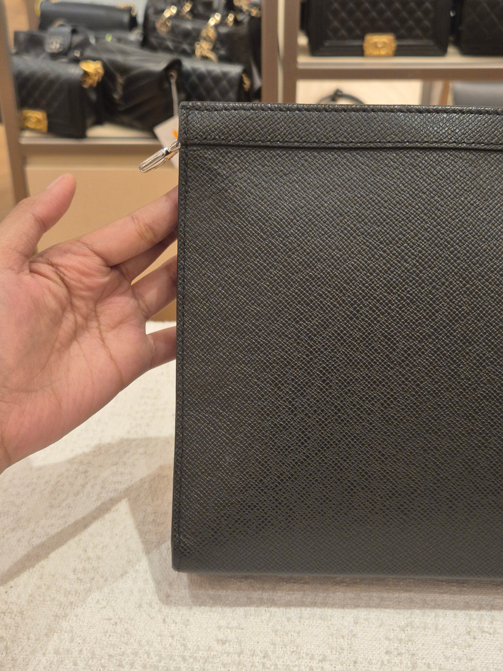 Louis Vuitton Voyage MM Pochette Taiga Noir