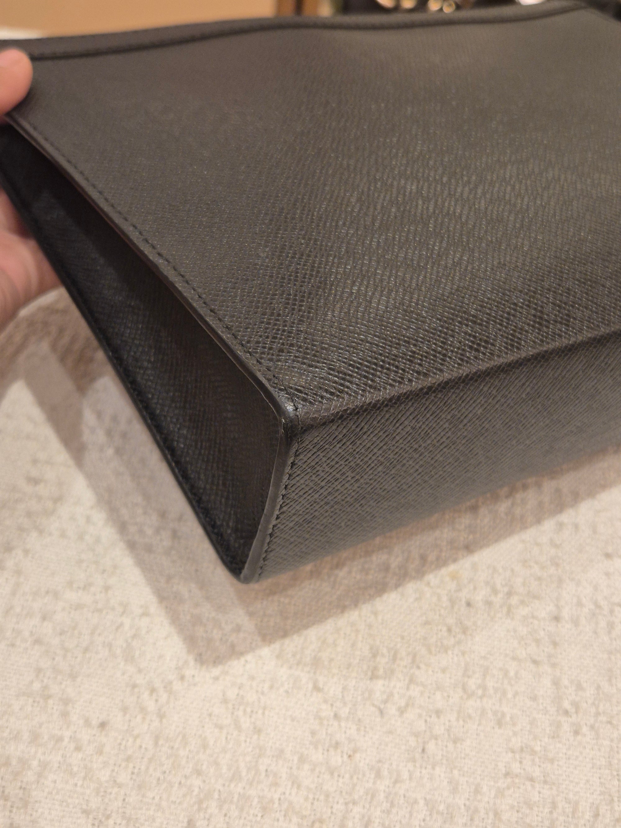 Louis Vuitton Voyage MM Pochette Taiga Noir
