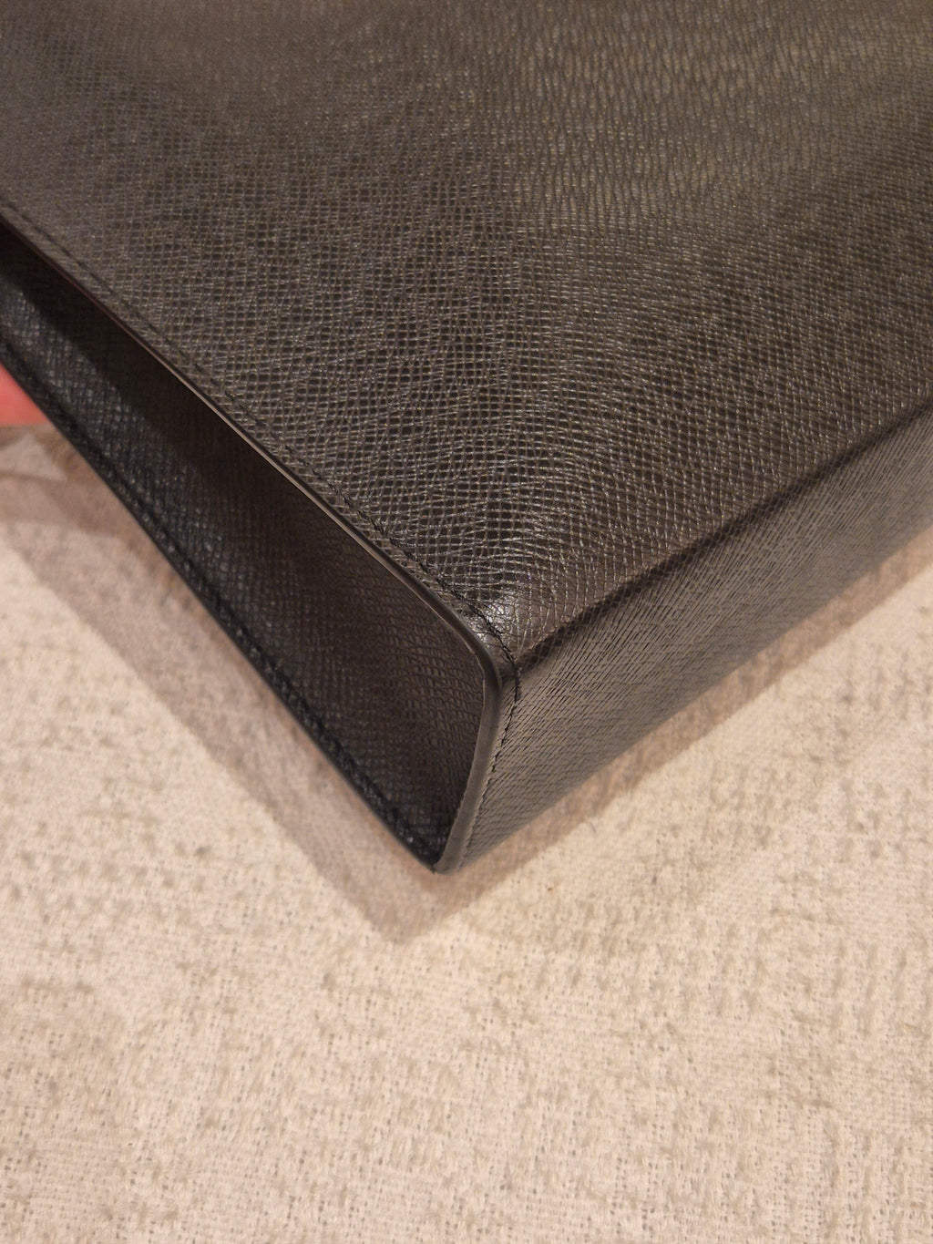 Louis Vuitton Voyage MM Pochette Taiga Noir