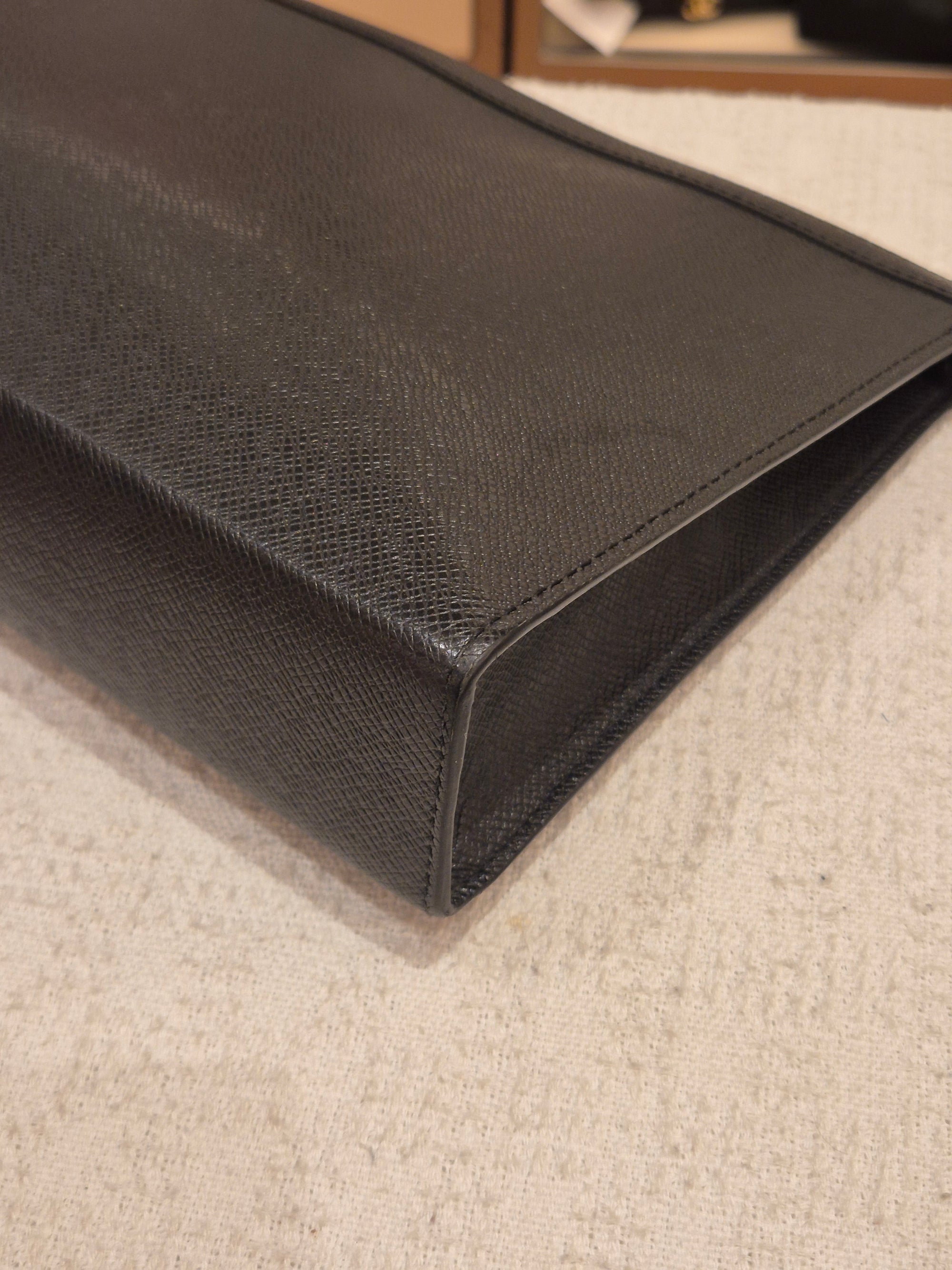 Louis Vuitton Voyage MM Pochette Taiga Noir