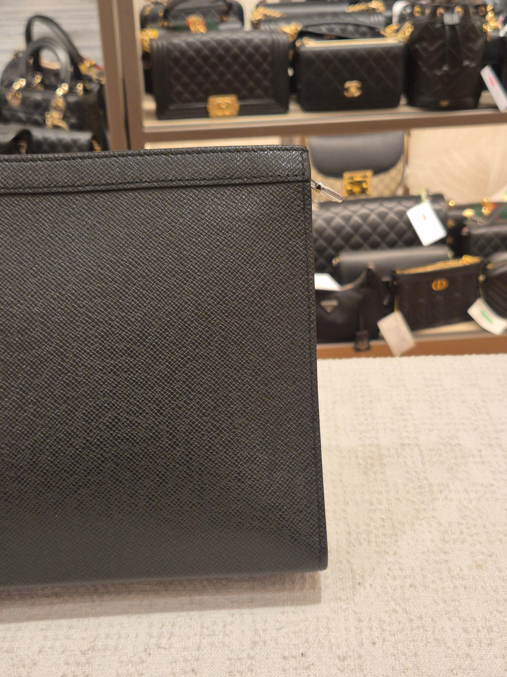 Louis Vuitton Voyage MM Pochette Taiga Noir