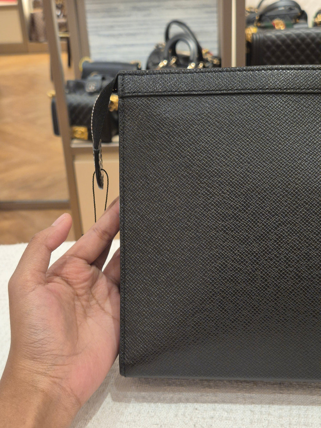 Louis Vuitton Voyage MM Pochette Taiga Noir