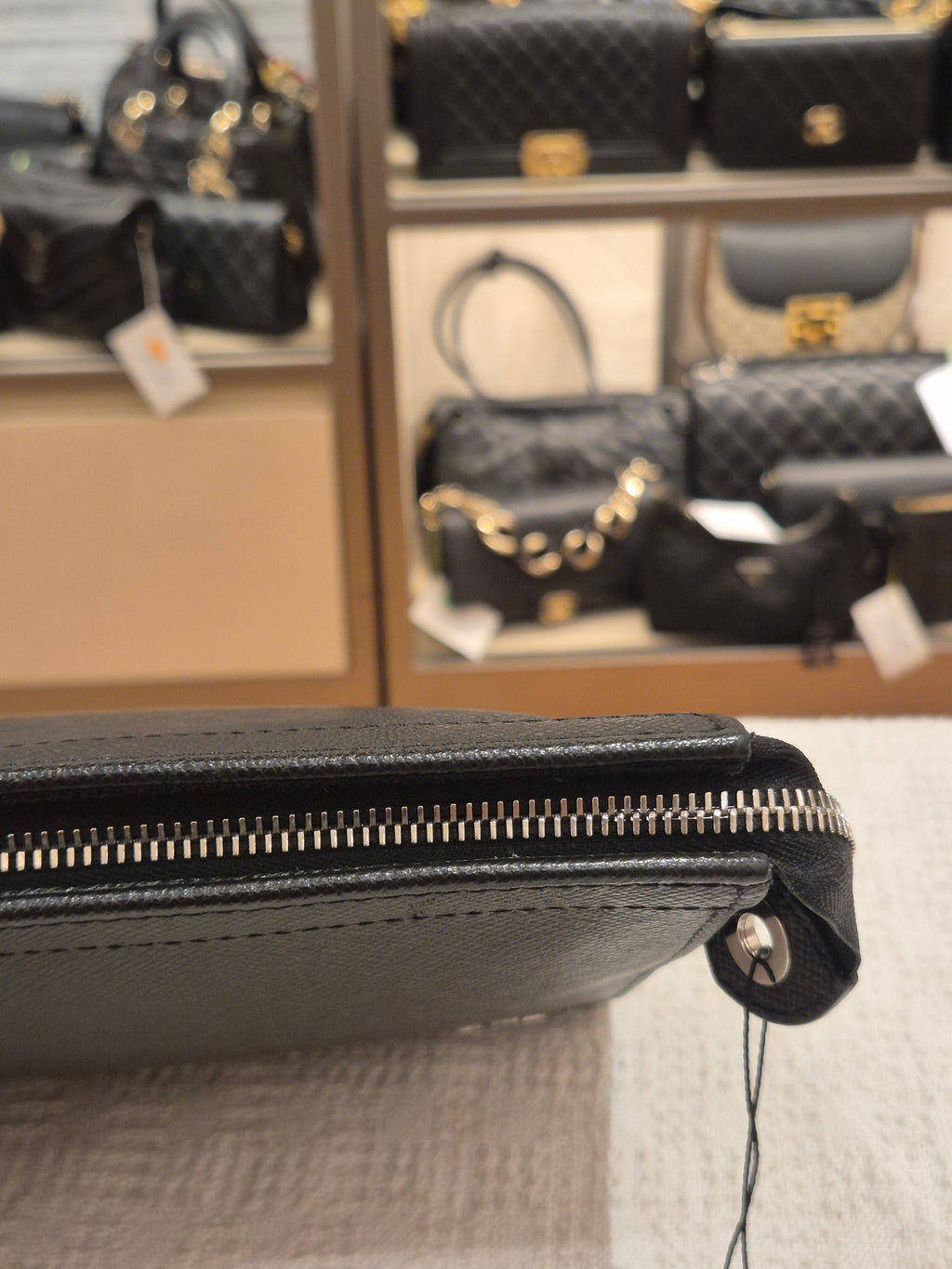 Louis Vuitton Voyage MM Pochette Taiga Noir